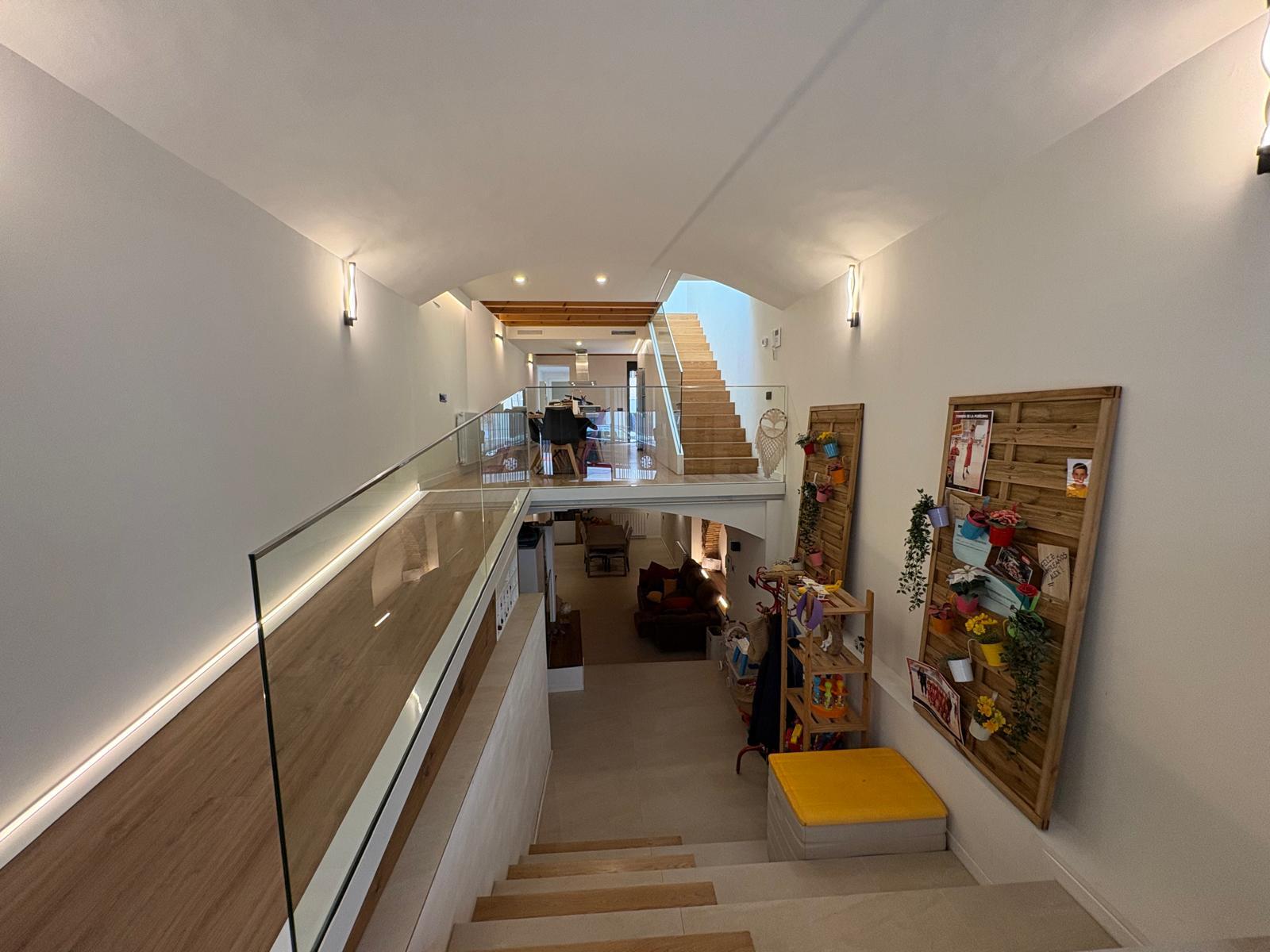 Imagen 1 Casa Adosada en venta en Sabadell / Creu Alta. Casa inglesa de diseño junto El Corte Inglés