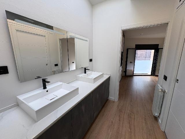 Imagen 25 Inmueble 303144 - Casa Adosada en venta en Sabadell / Creu Alta. Triplex de diseño, junto El Corte Inglés