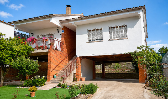 Imagen 2 Inmueble 303850 - Casa en venta en Barberà Del Vallès / Junto renfe y buen acceso a la c-58 y ap-7