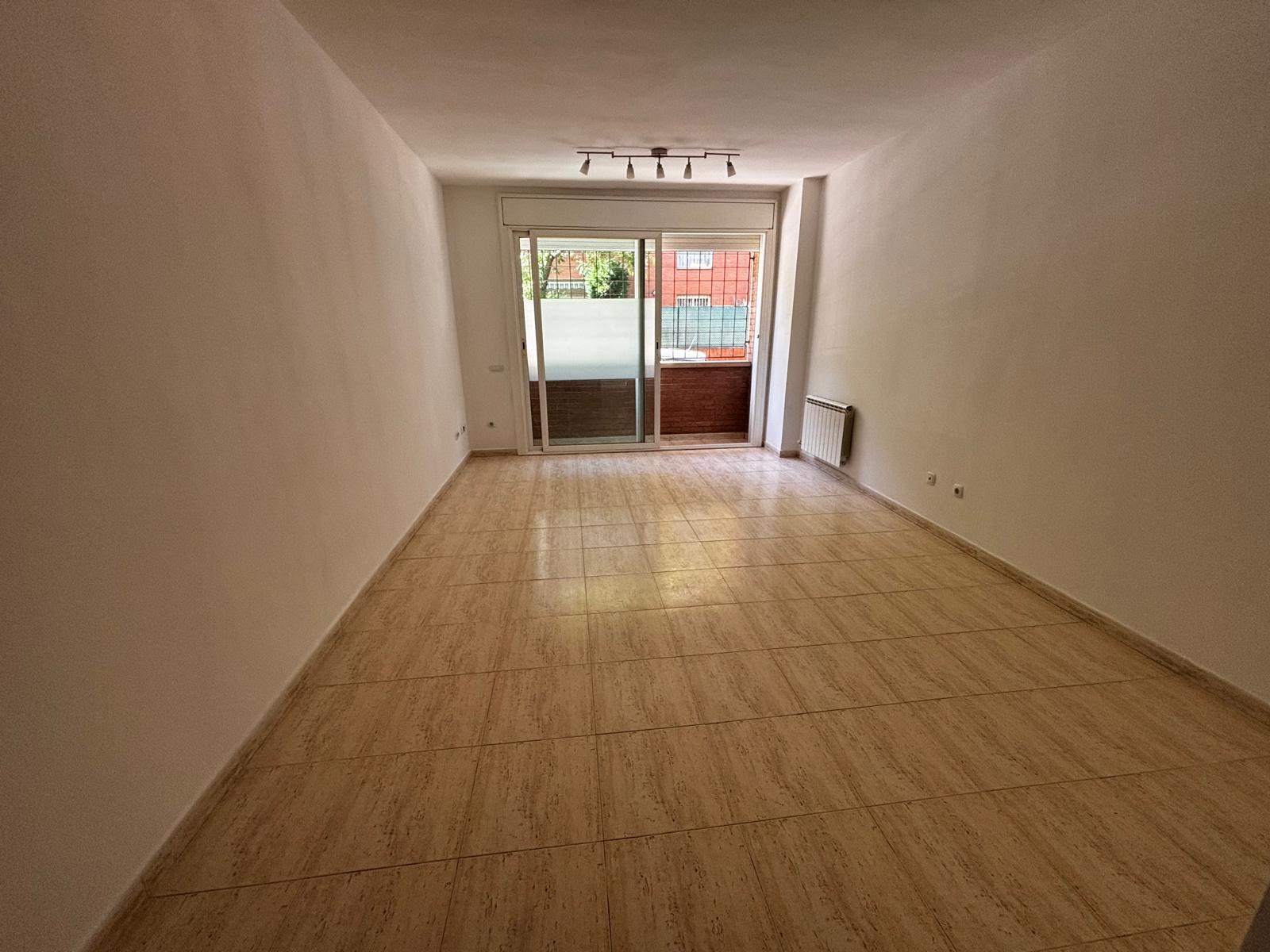 Imagen 2 Piso en venta en Barberà Del Vallès / Zona Can Serra, cerca de todos los servicios