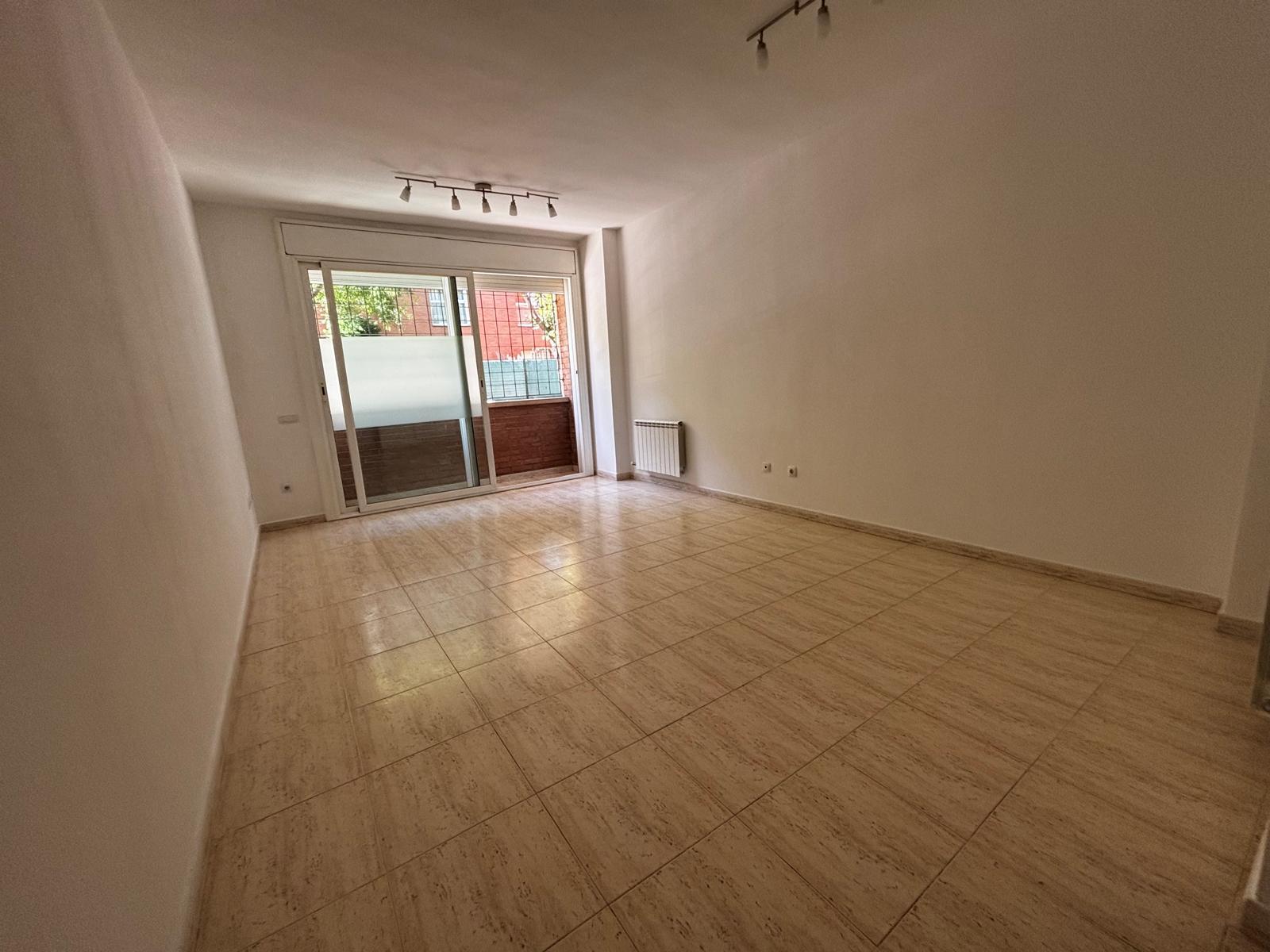 Imagen 4 Piso en venta en Barberà Del Vallès / Zona Can Serra, cerca de todos los servicios