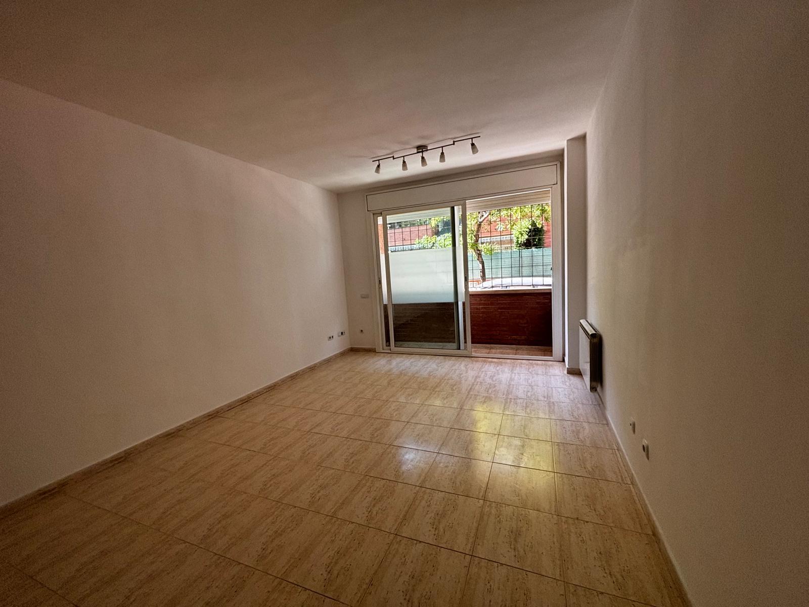 Imagen 9 Piso en venta en Barberà Del Vallès / Zona Can Serra, cerca de todos los servicios