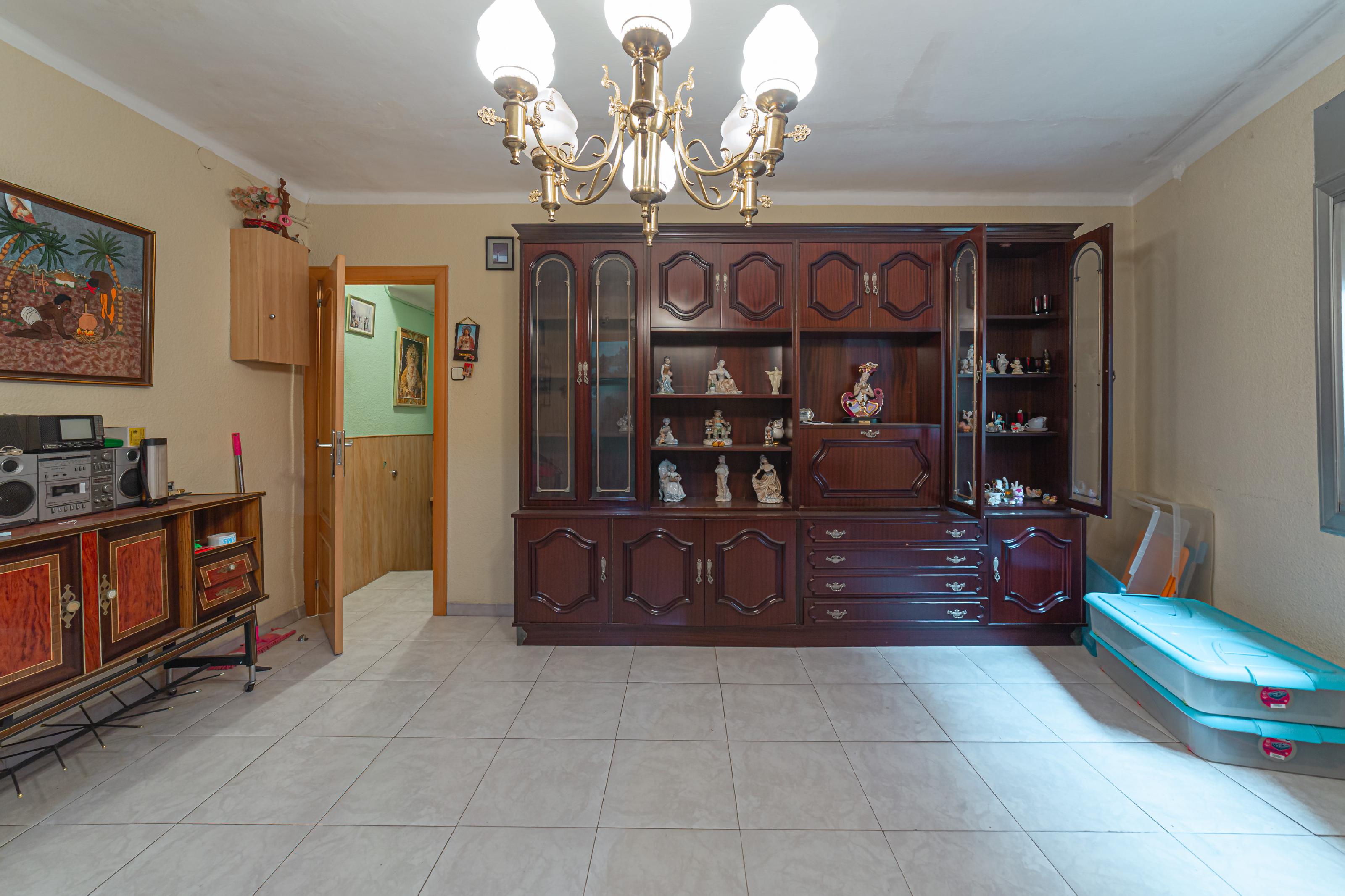 Imagen 3 Casa en venta en Barcelona / Alavarado frente metro L3 Roquetes