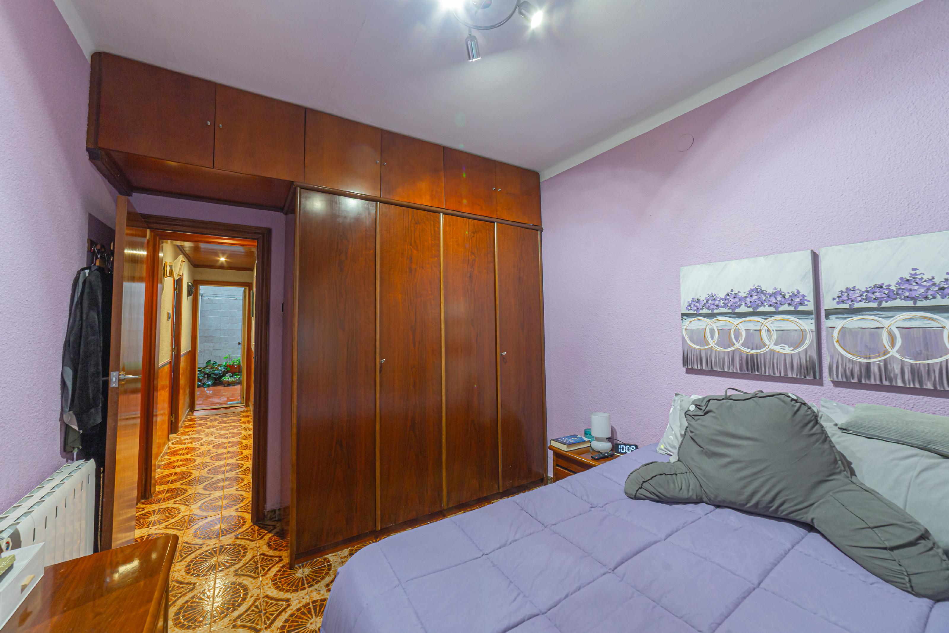 Imagen 4 Casa en venta en Barcelona / Alavarado frente metro L3 Roquetes