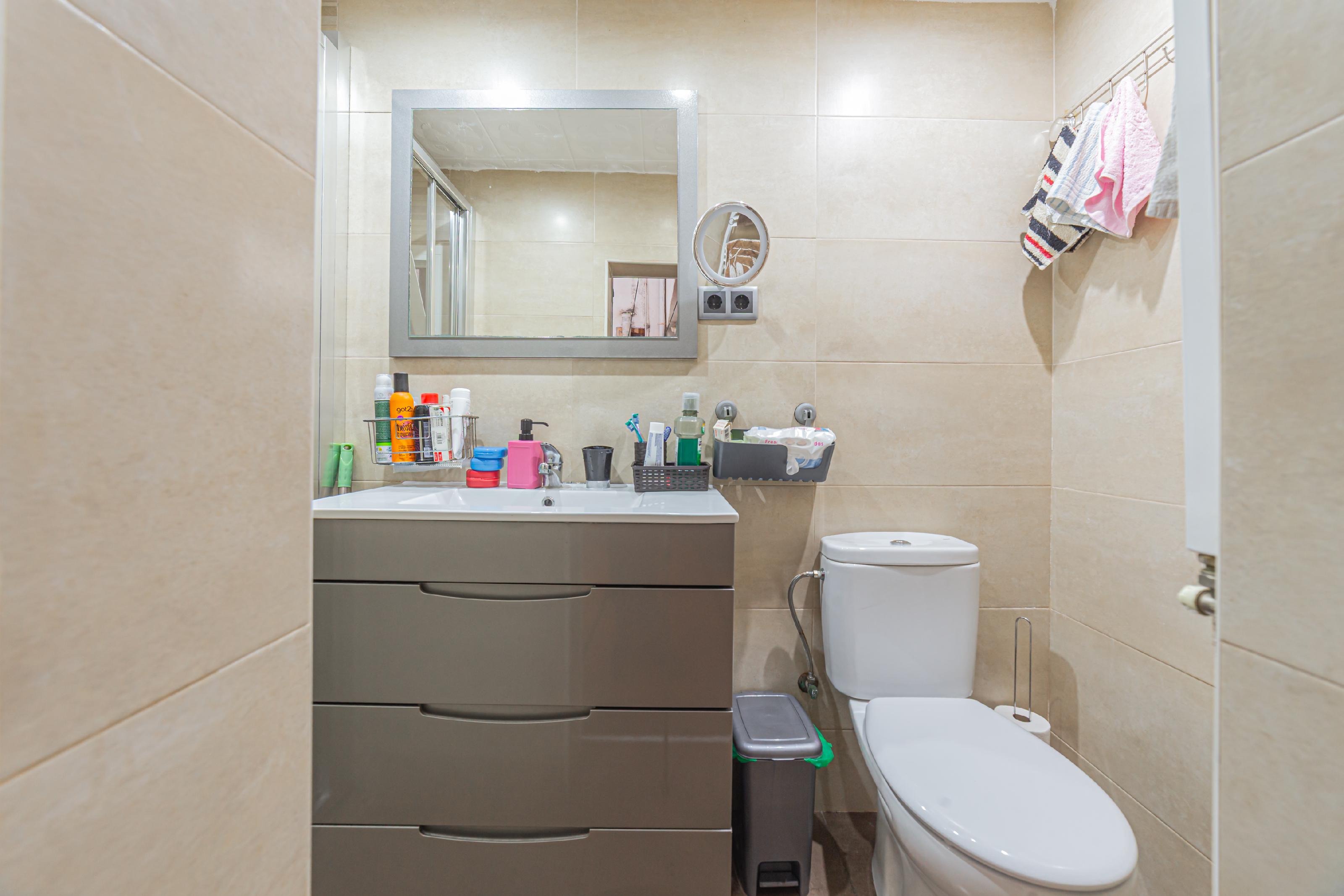 Imagen 8 Casa en venta en Barcelona / Alavarado frente metro L3 Roquetes