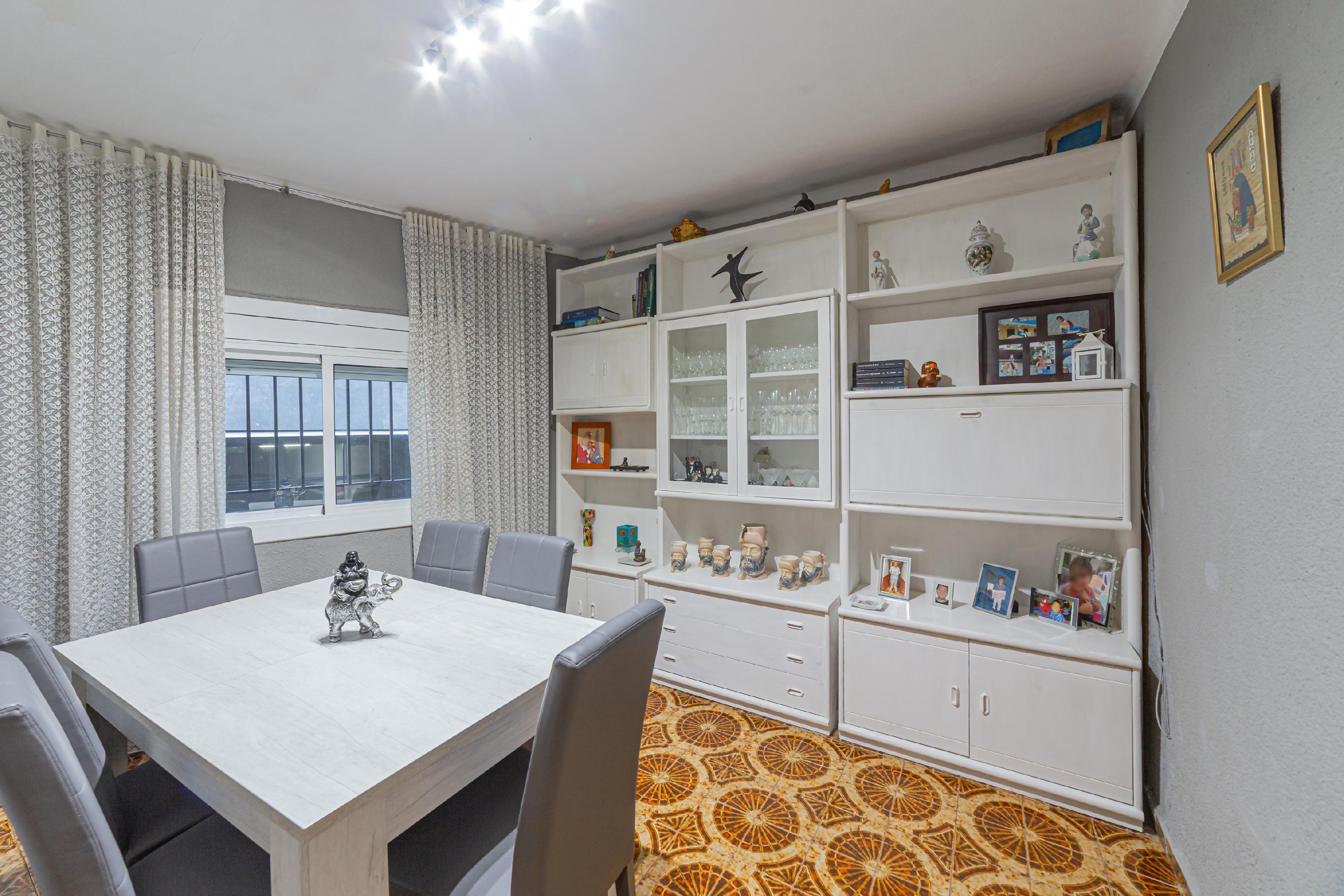 Imagen 17 Casa en venta en Barcelona / Alavarado frente metro L3 Roquetes