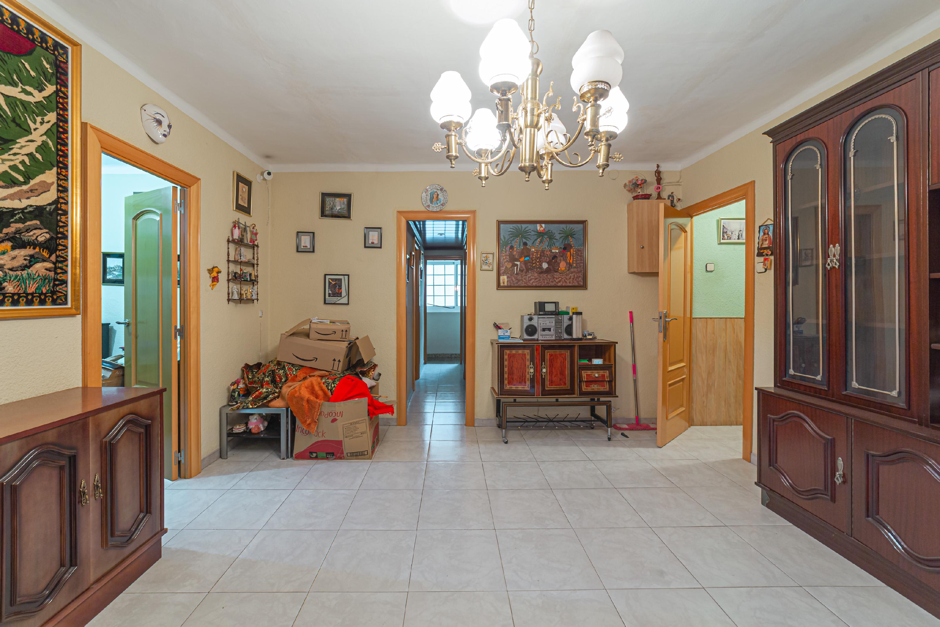 Imagen 2 Casa en venta en Barcelona / Alavarado frente metro L3 Roquetes