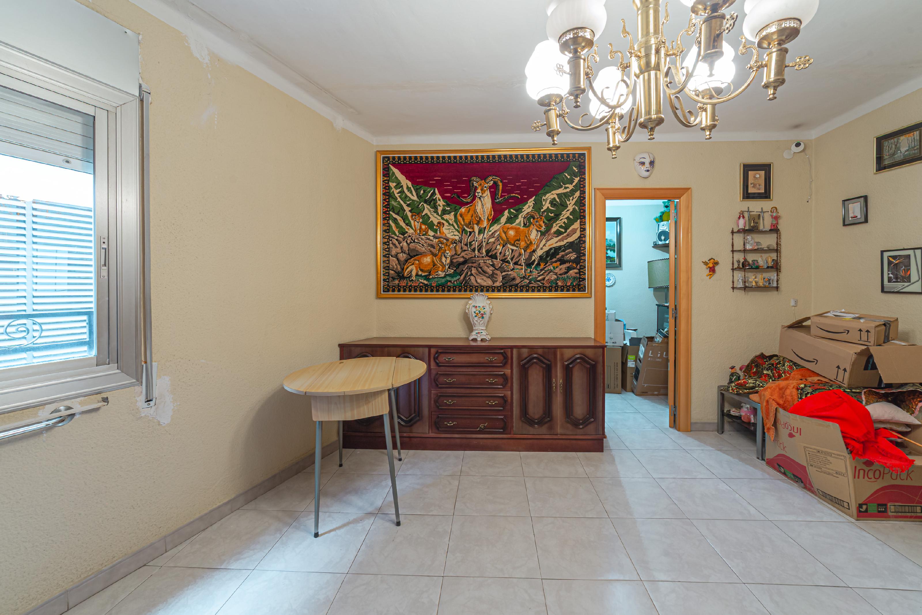 Imagen 20 Casa en venta en Barcelona / Alavarado frente metro L3 Roquetes