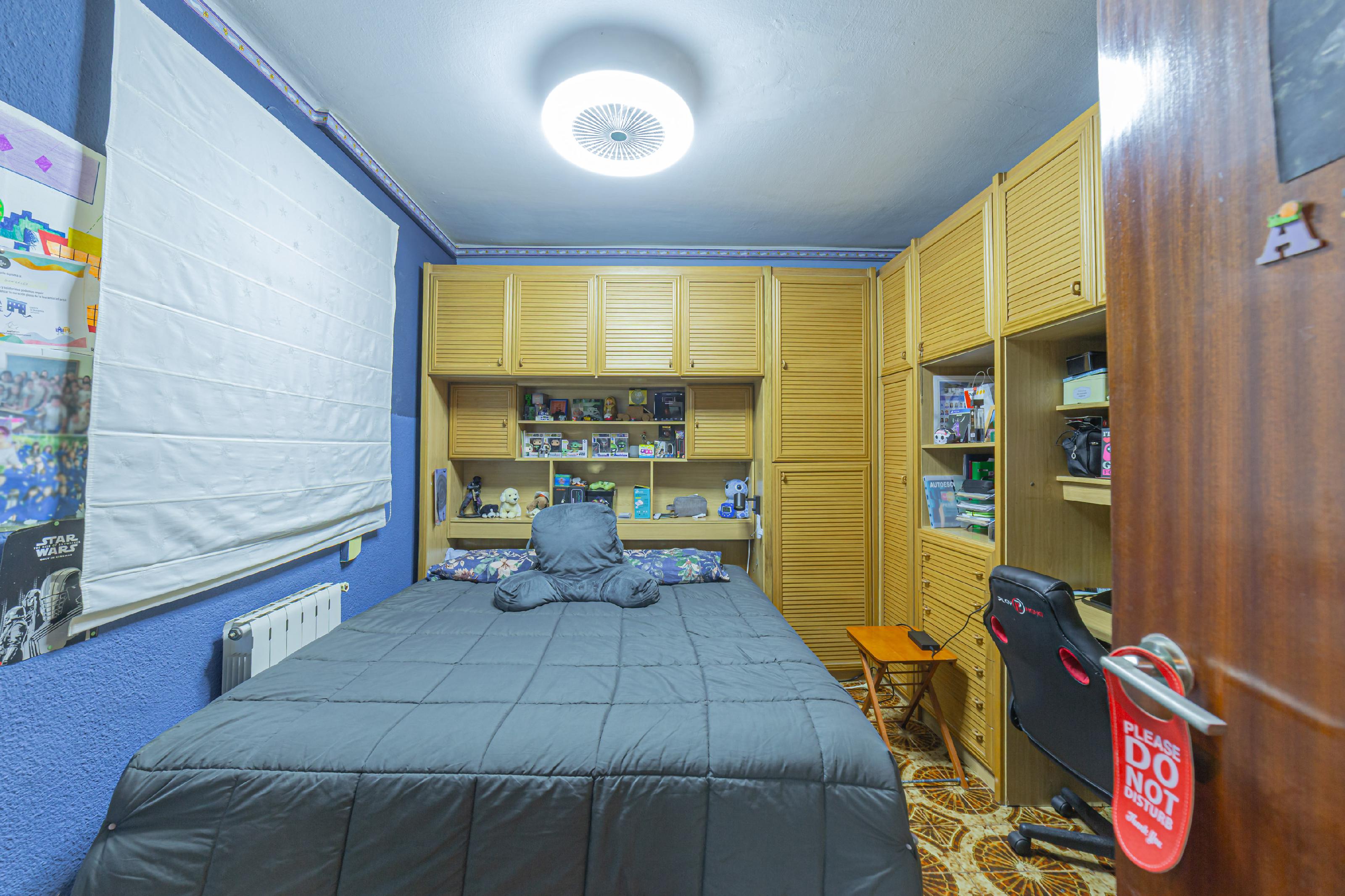 Imagen 21 Casa en venta en Barcelona / Alavarado frente metro L3 Roquetes