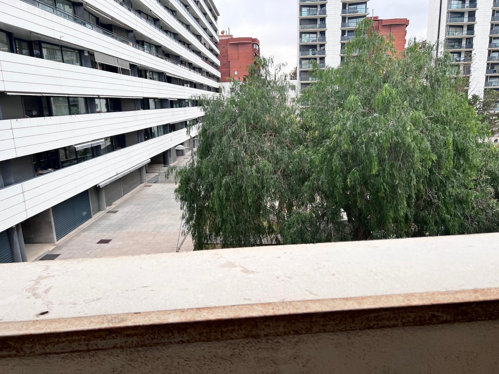 Imagen 3 Piso en venta en Barcelona / Junto Vall d, Hebron 