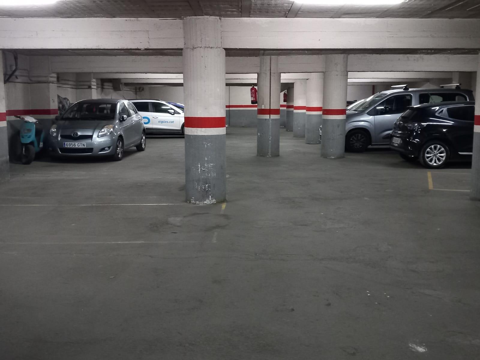 Imagen 1 Parking Coche en venta en Barcelona / Berlin - Comtes de Bell-Lloc