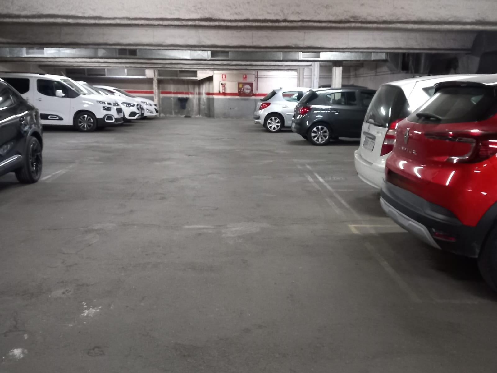 Imagen 2 Parking Coche en venta en Barcelona / Berlin - Comtes de Bell-Lloc