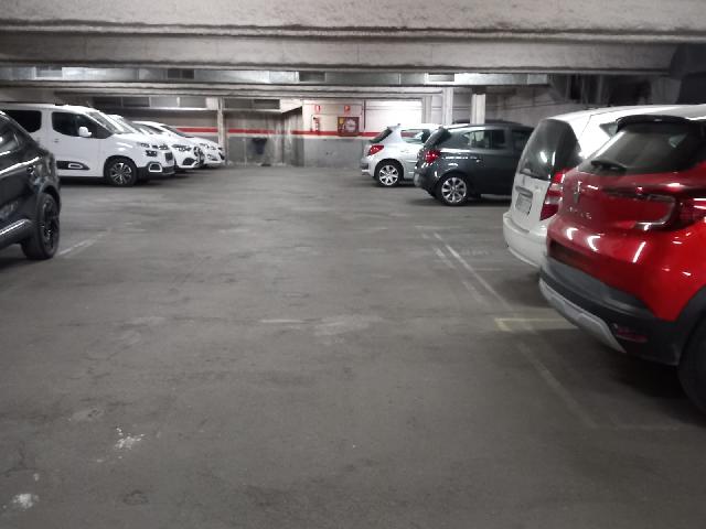 Imagen 2 Inmueble 301606 - Parking Coche en venta en Barcelona / Berlin - Comtes de Bell-Lloc