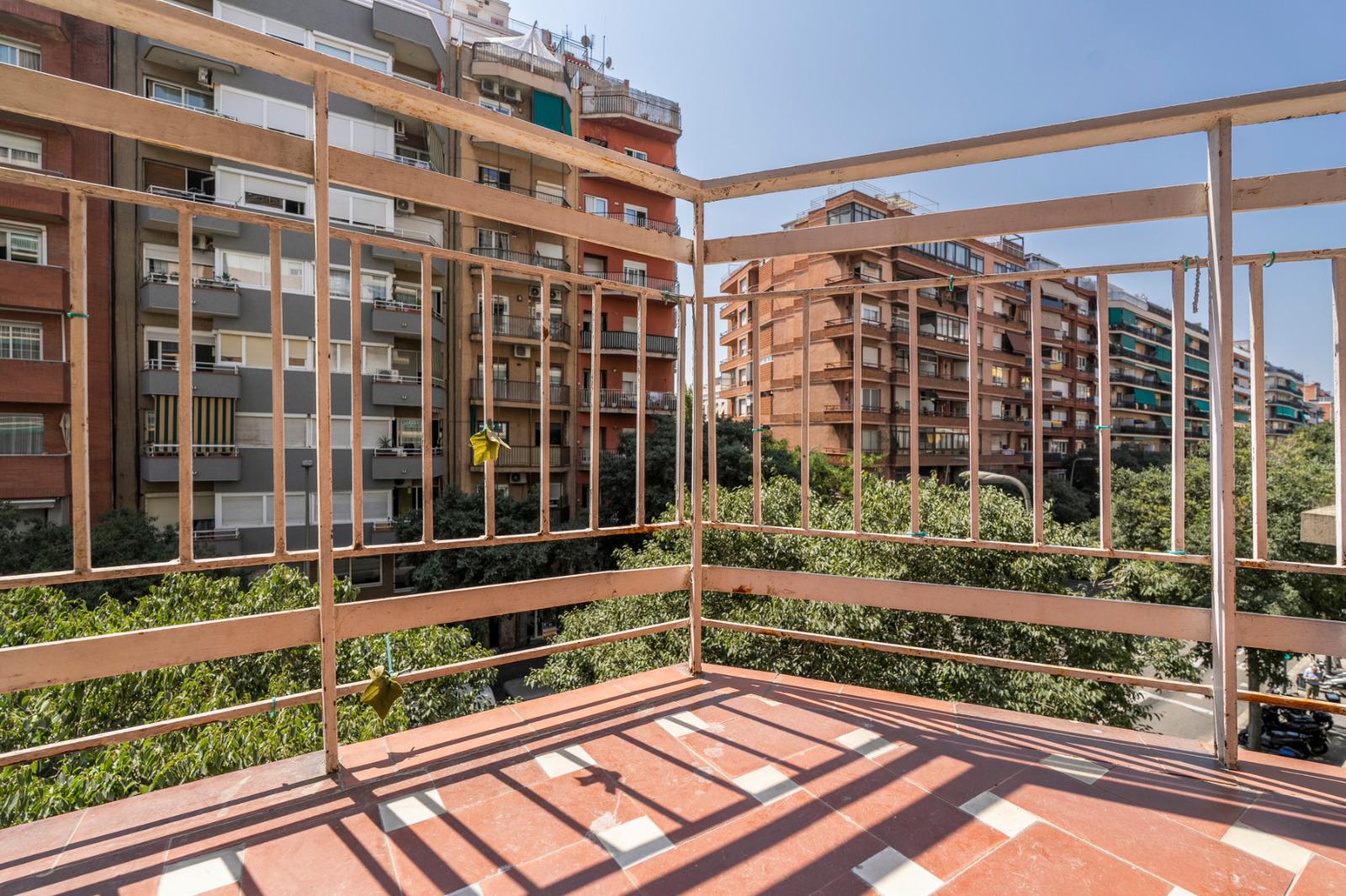 Imagen 2 Piso en venta en Barcelona / Av. Madrid - Les Corts