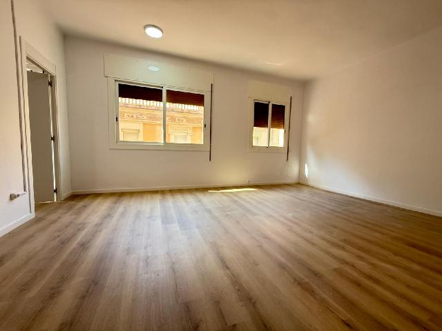 Imagen 1 Inmueble 302971 - Piso en venta en Barcelona / Violant d´Hongria - Juan de Sada