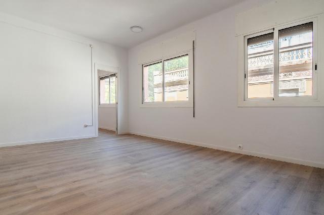 Imagen 2 Inmueble 302971 - Piso en venta en Barcelona / Violant d´Hongria - Juan de Sada