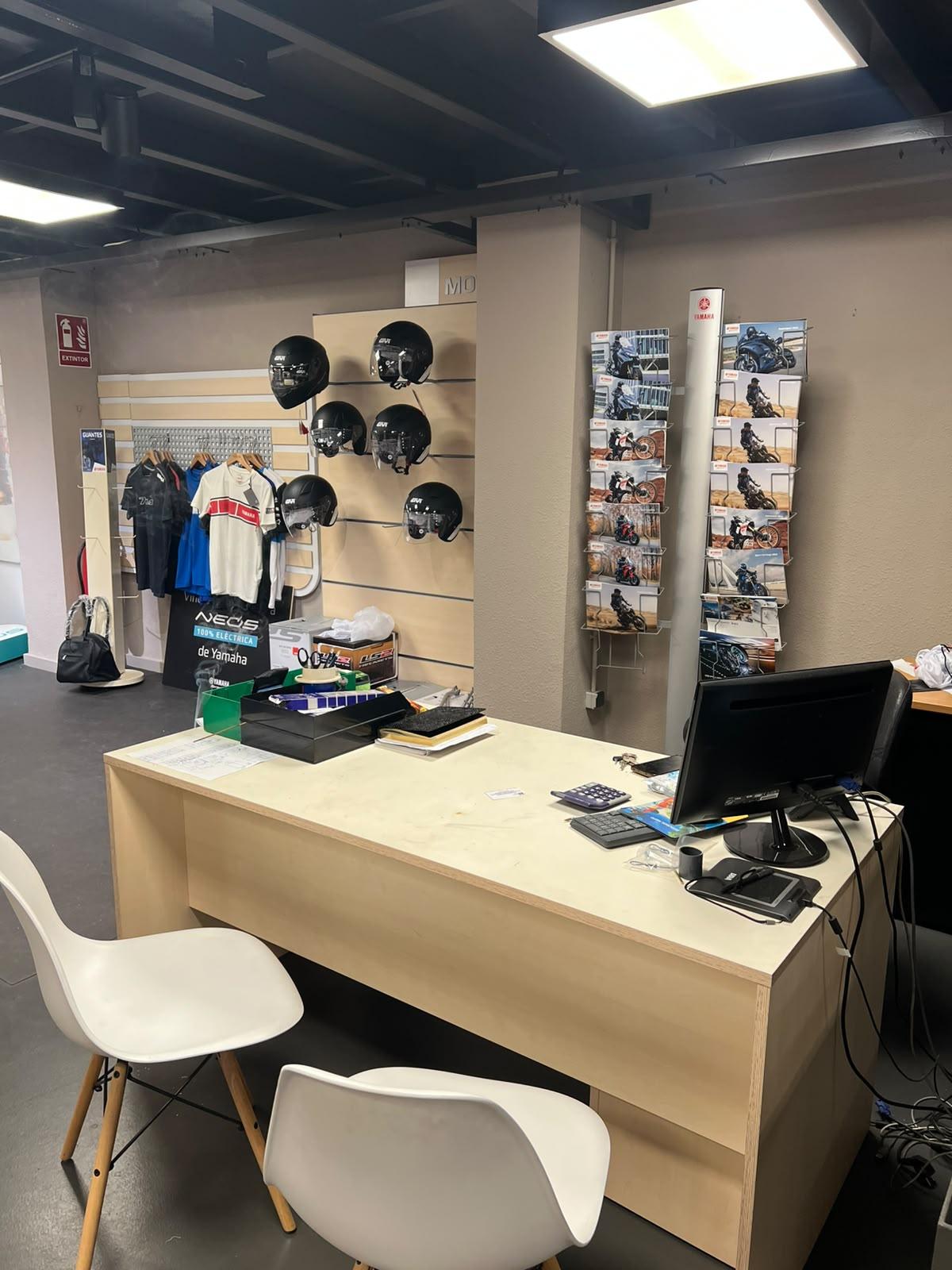 Imagen 4 Local Comercial en venta en Barcelona / Comte d´Urgell - Mallorca