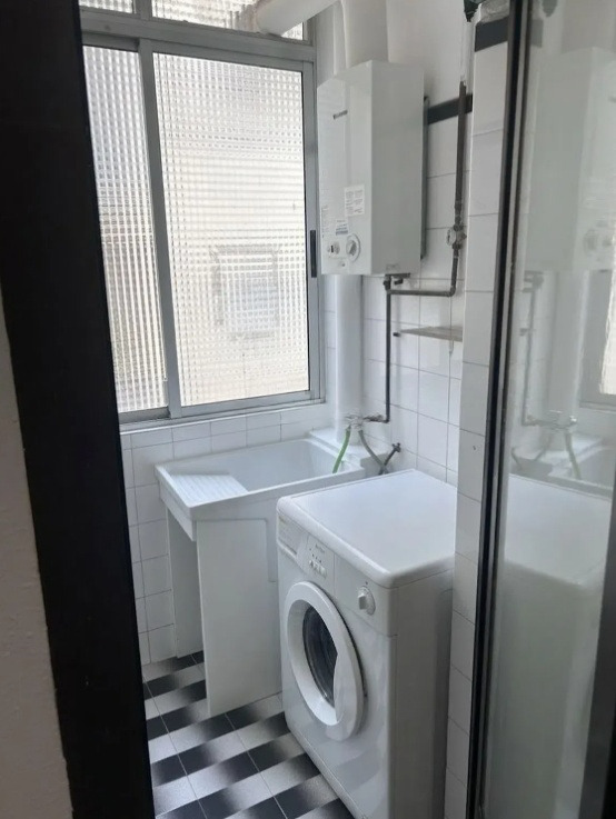 Imagen 2 Piso en venta en Barcelona / Calle Santa Engracia