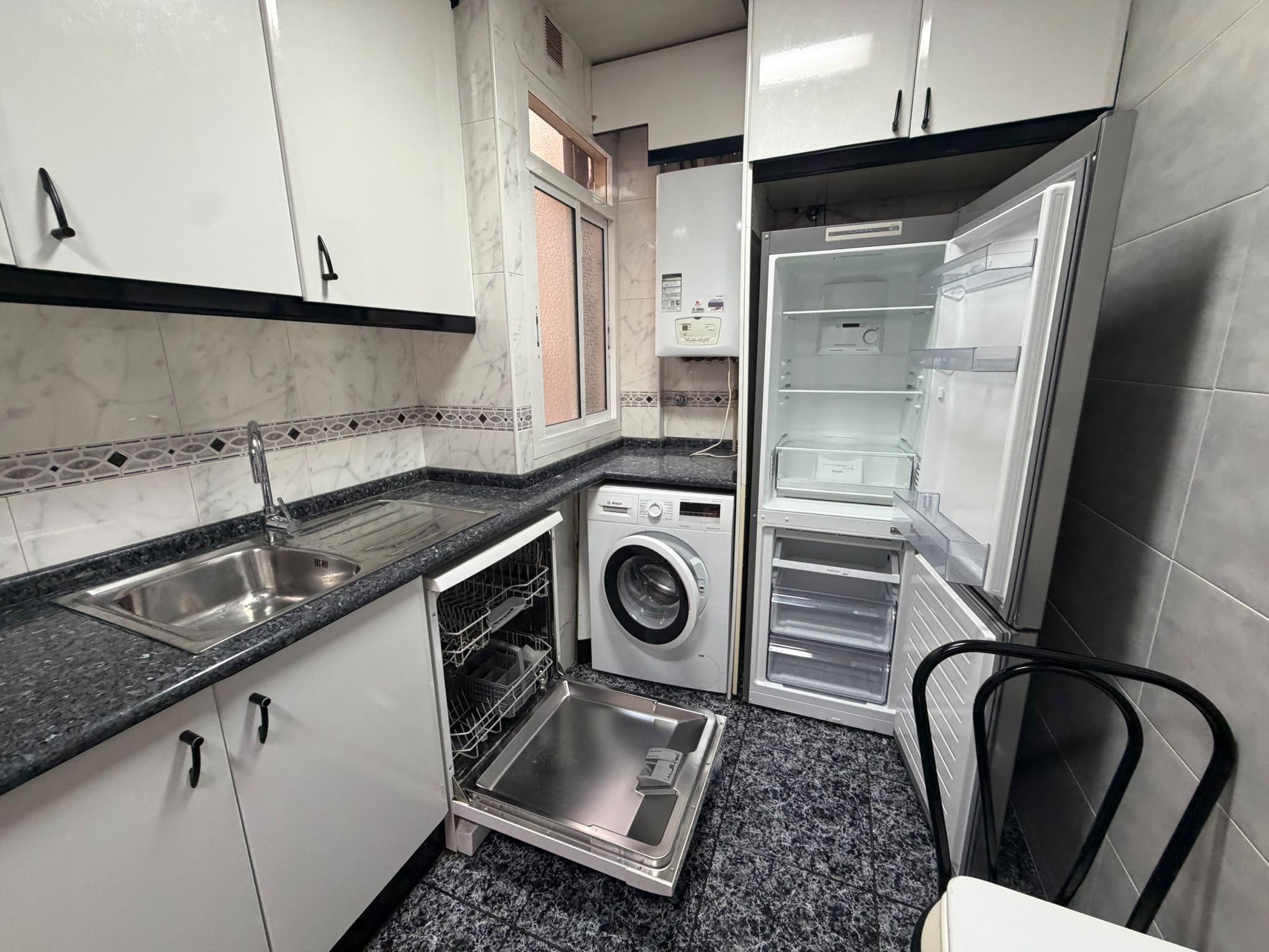 Imagen 13 Ático en venta en Hospitalet De Llobregat L´ / Junto a al estación de metro de Santa Eulalia