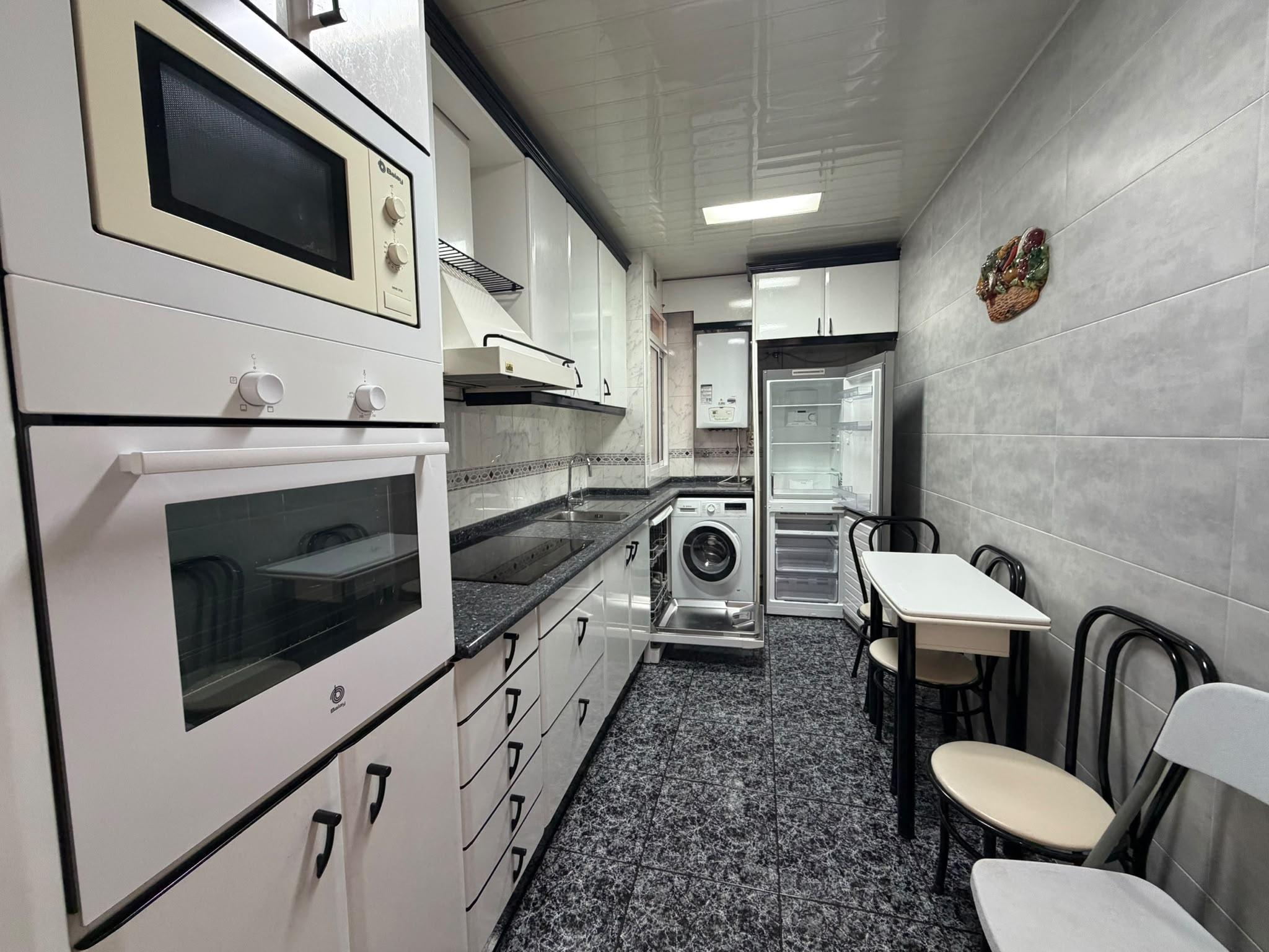 Imagen 4 Ático en venta en Hospitalet De Llobregat L´ / Junto a al estación de metro de Santa Eulalia