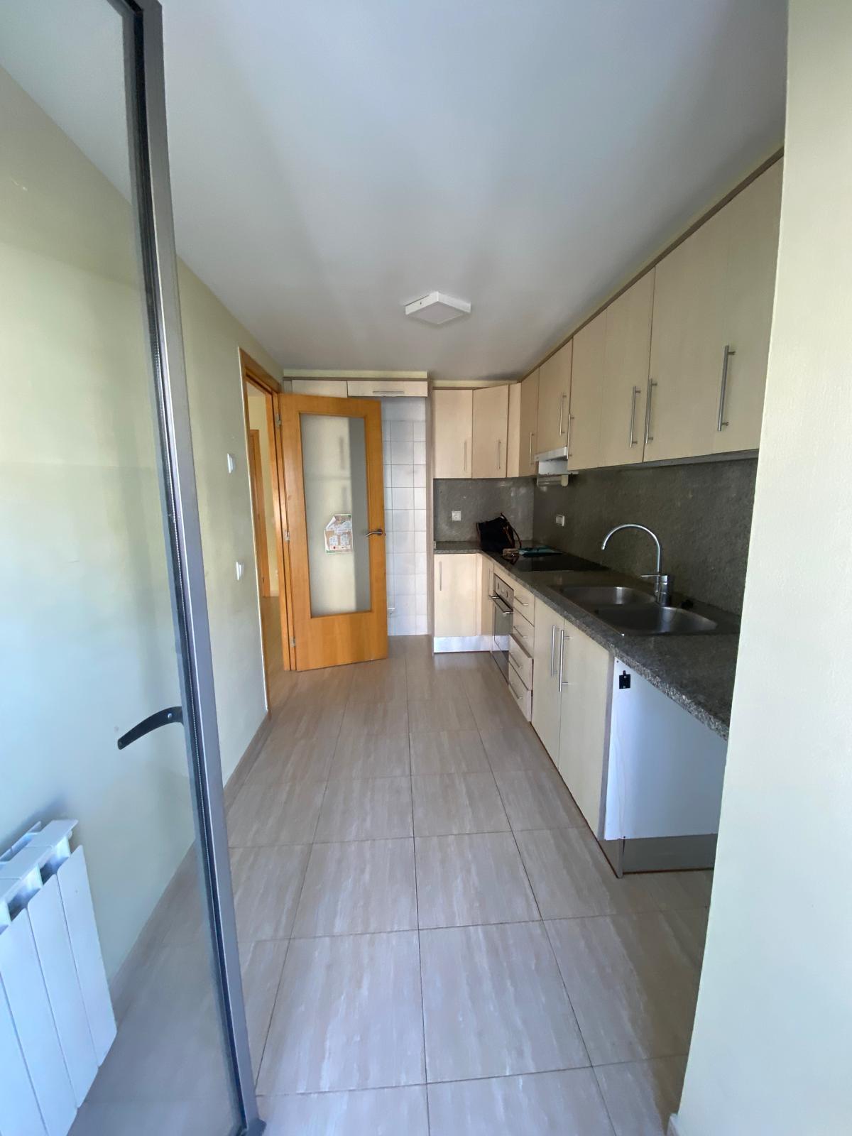 Imagen 3 Piso en venta en Girona / Pis semi-nou de 102m2 al costat del Col·legi Marta Mata