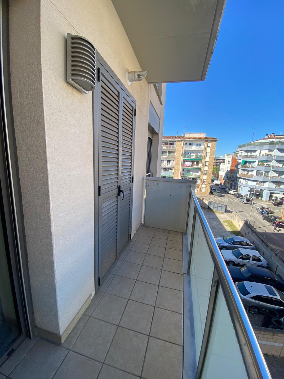 Imagen 5 Piso en venta en Girona / Pis semi-nou de 102m2 al costat del Col·legi Marta Mata