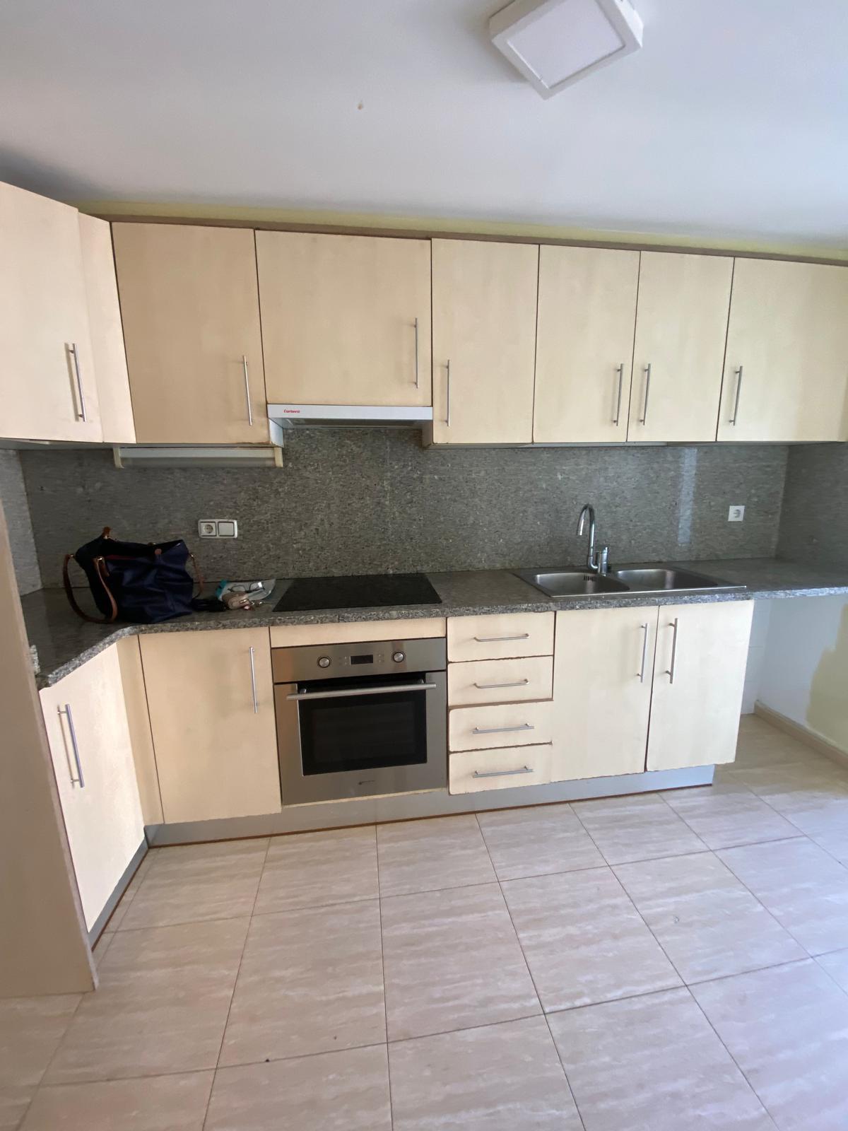 Imagen 2 Piso en venta en Girona / Pis semi-nou de 102m2 al costat del Col·legi Marta Mata