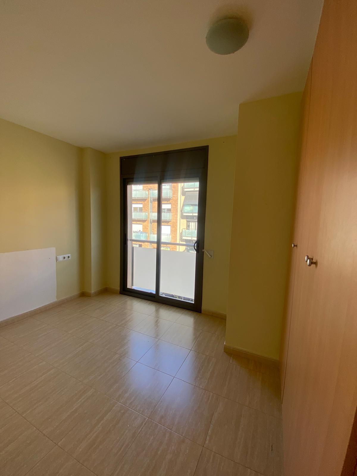 Imagen 15 Piso en venta en Girona / Pis semi-nou de 102m2 al costat del Col·legi Marta Mata