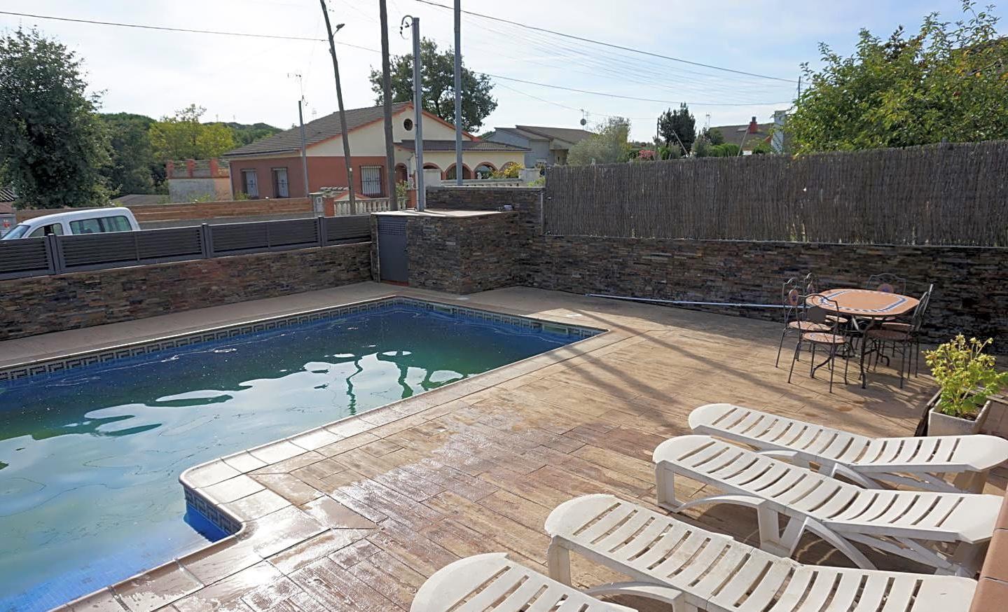 Imagen 4 Casa Aislada en venta en Sils / Fantastic xalet amb piscina a  Vallcanera
