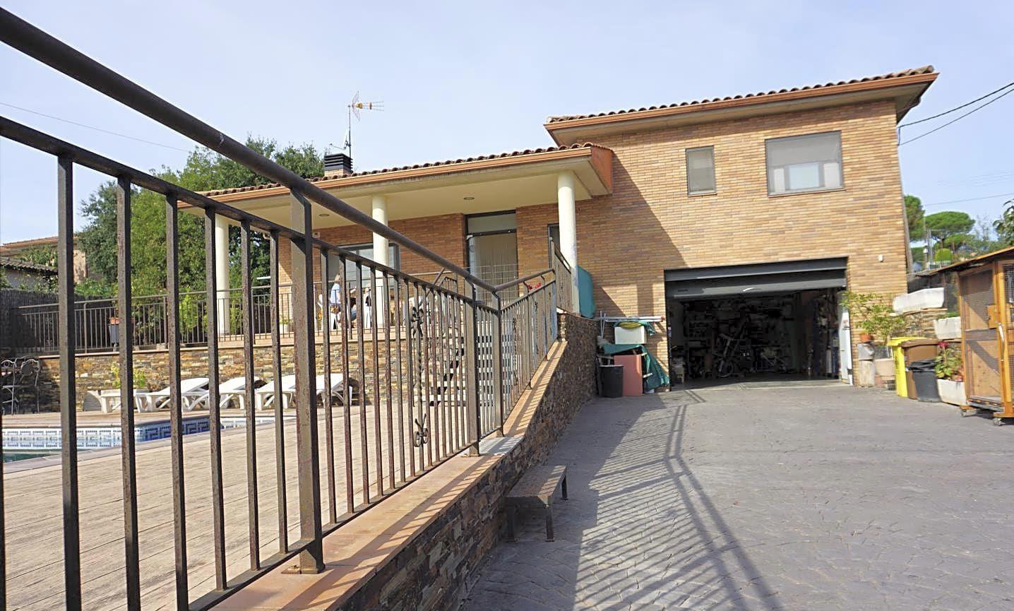Imagen 2 Casa Aislada en venta en Sils / Fantastic xalet amb piscina a  Vallcanera