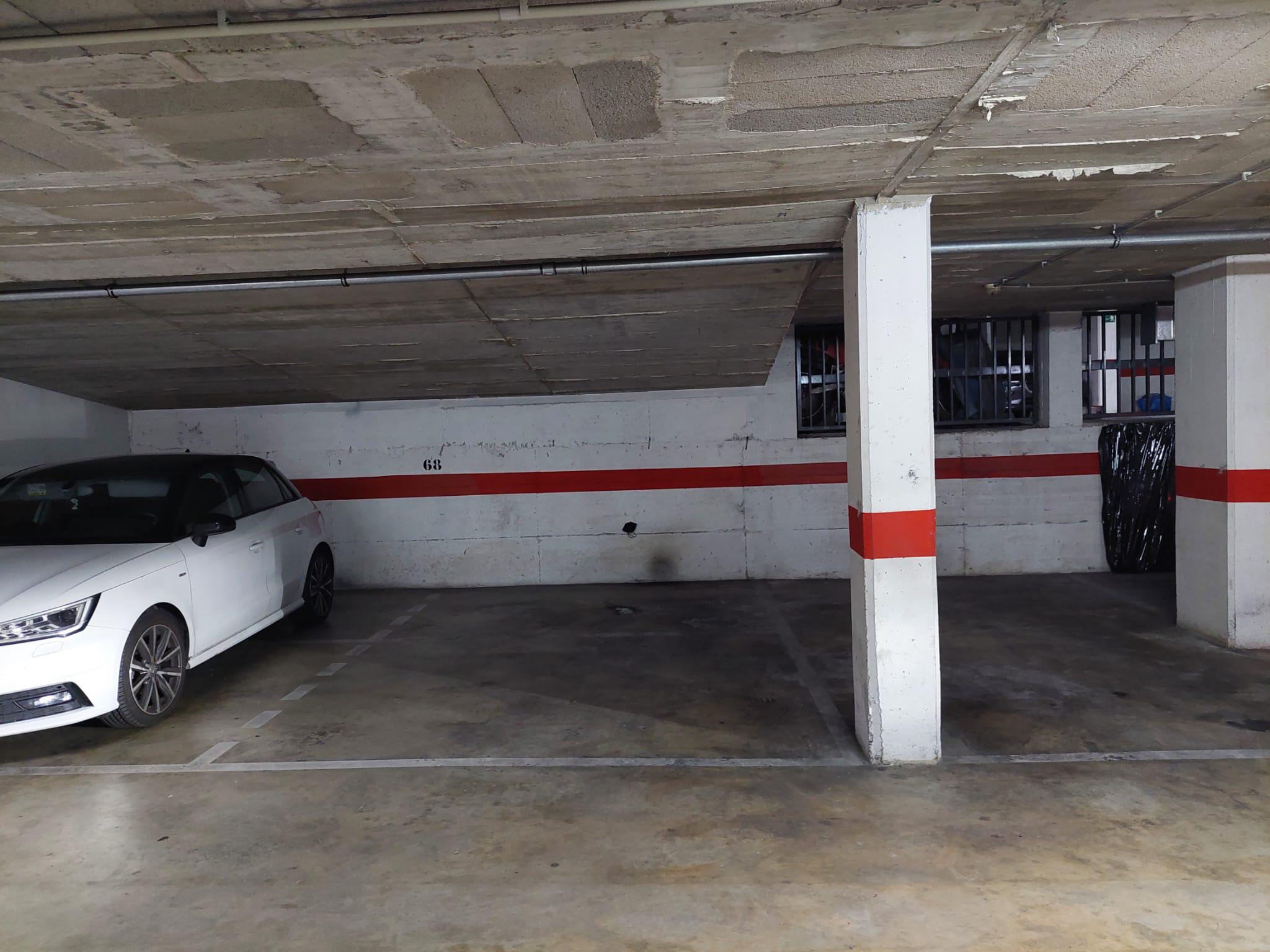Imagen 4 Parking Coche en alquiler en Girona / Plaça de parking per a cotxe gran a Lluis Pericot