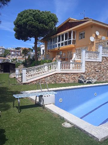 Imagen 3 Inmueble 273923 - Casa Aislada en venta en Lloret De Mar / Fantastic Xalet amb vistes panoramiques  a Roca G...