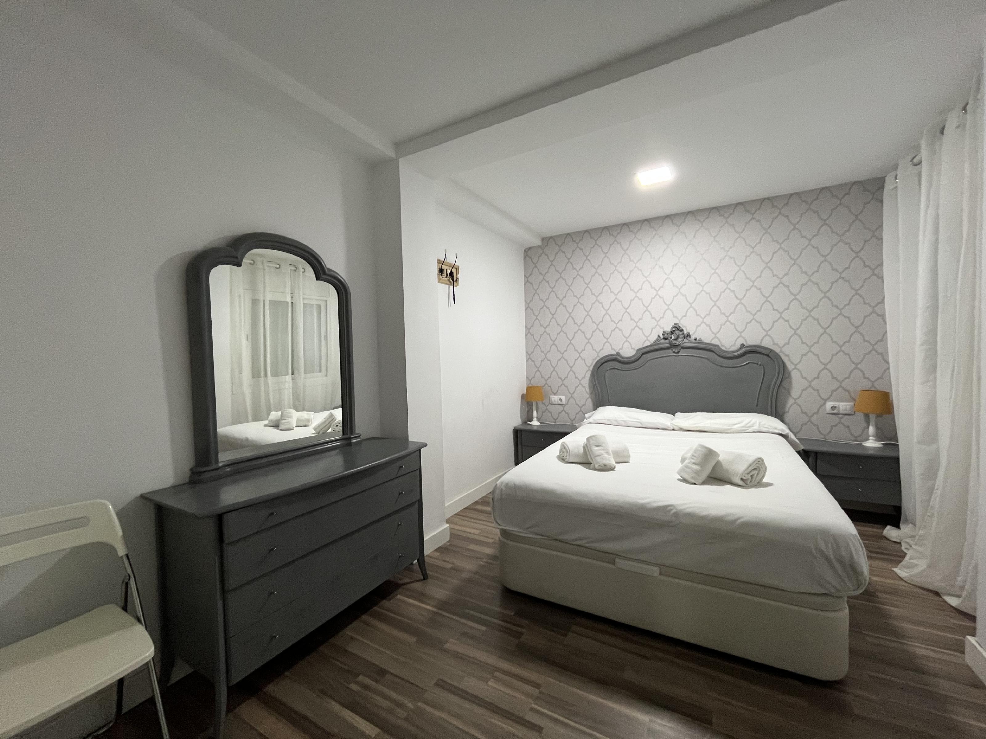 Imagen 15 Piso en venta en Girona / Pis de 90 m2 a la Plaça del Lleò. Llicencia Turistica. 