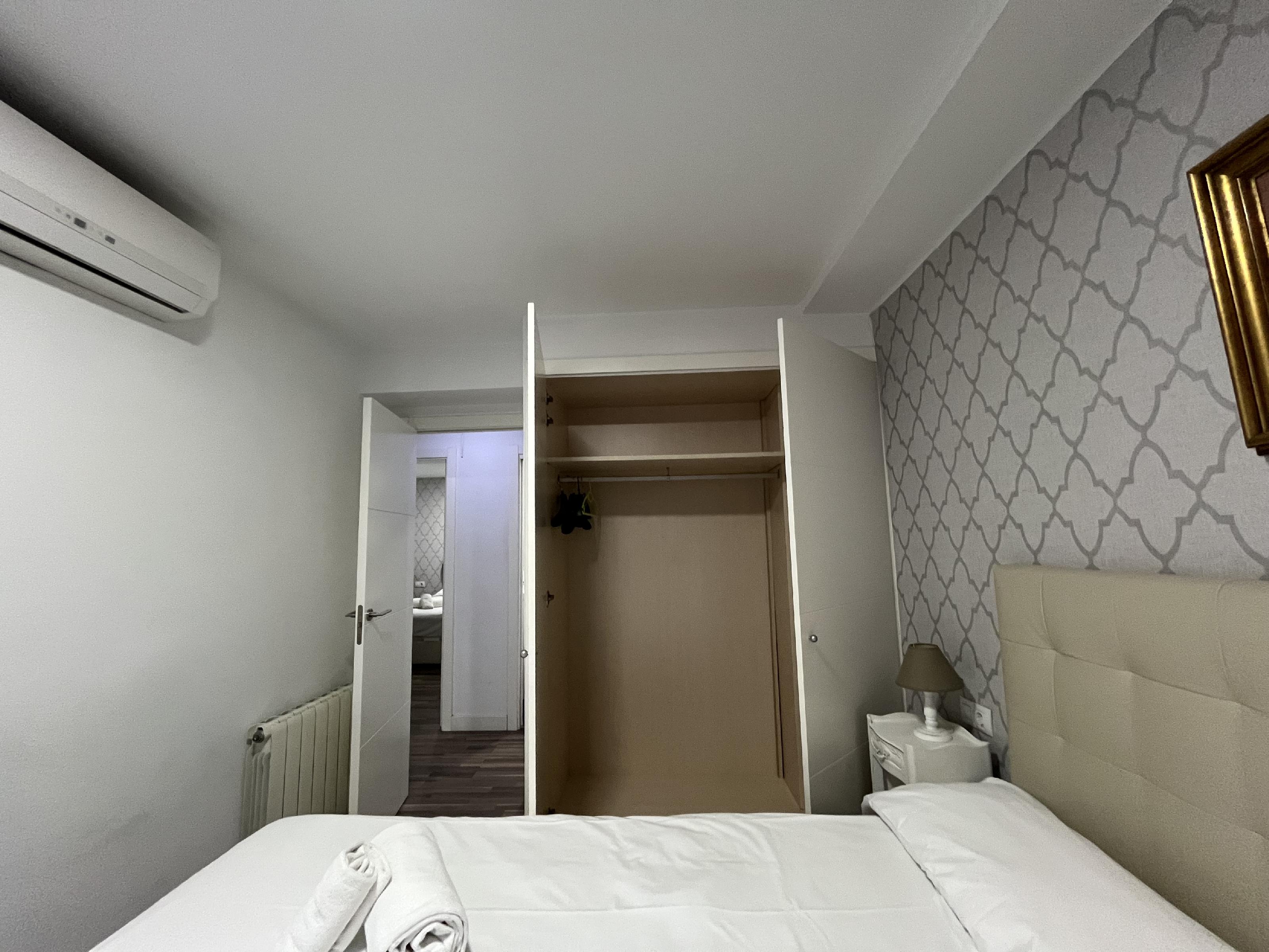 Imagen 22 Piso en venta en Girona / Pis de 90 m2 a la Plaça del Lleò. Llicencia Turistica. 