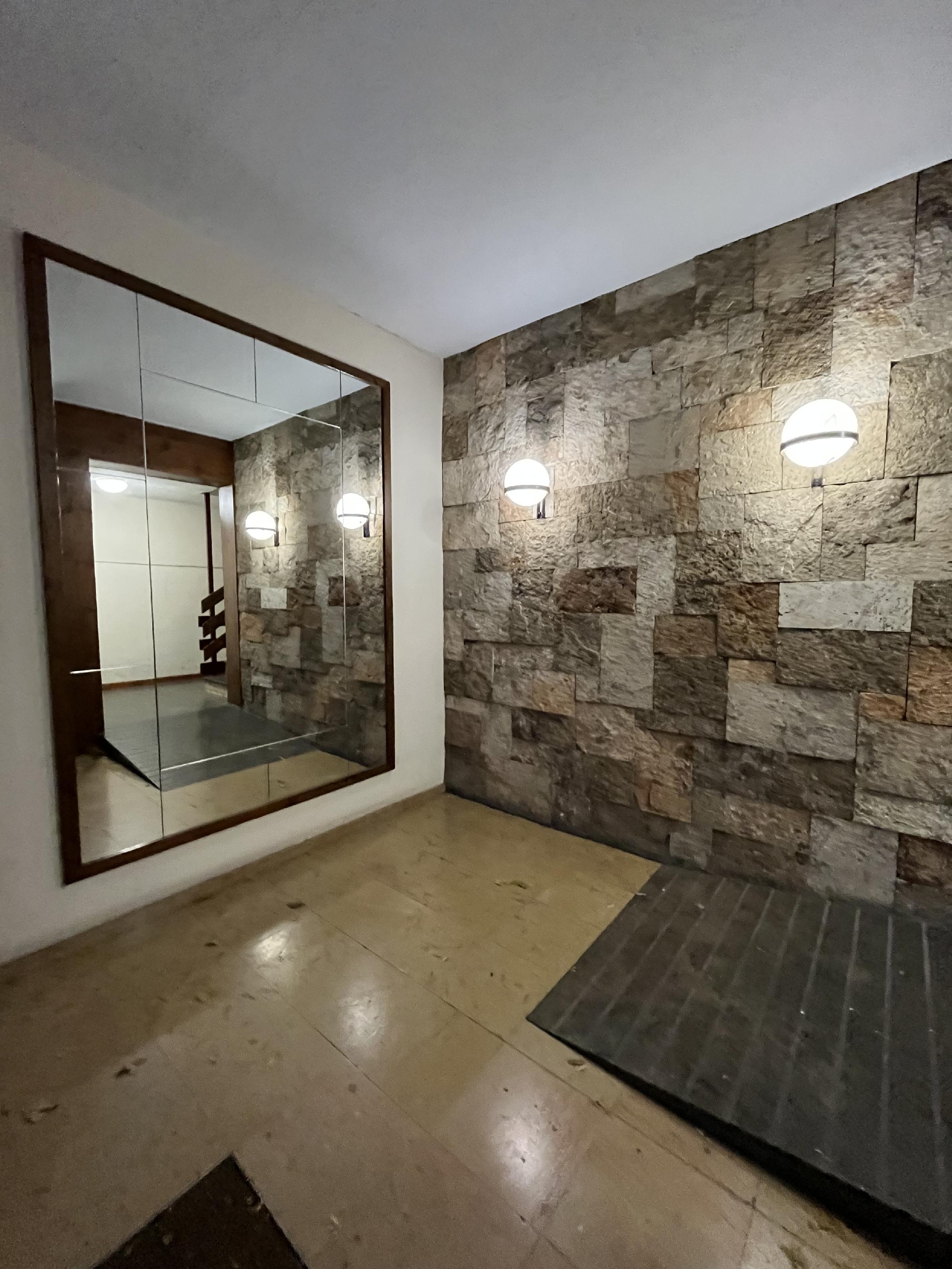 Imagen 27 Piso en venta en Girona / Pis de 90 m2 a la Plaça del Lleò. Llicencia Turistica. 