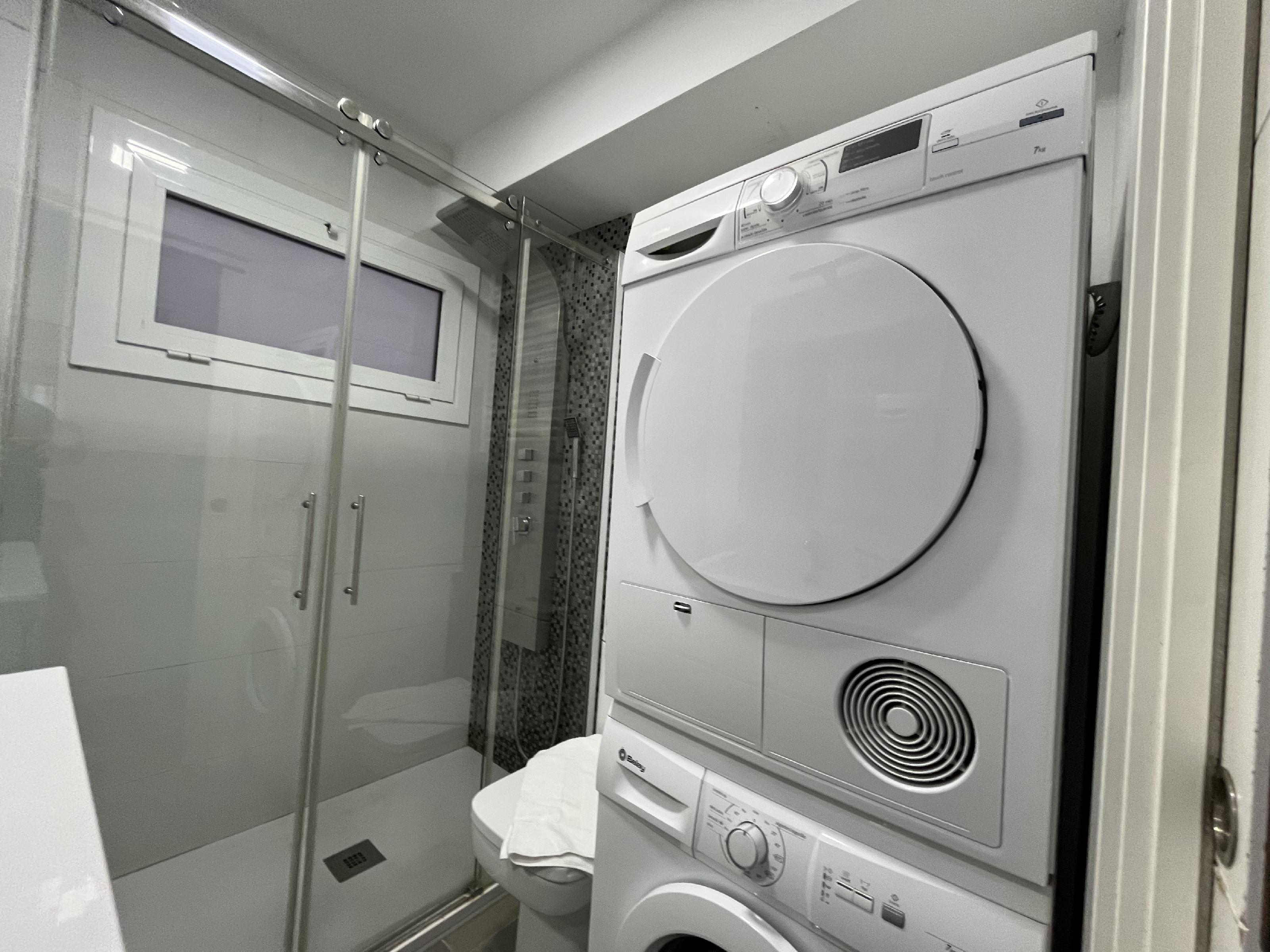 Imagen 21 Piso en venta en Girona / Pis de 90 m2 a la Plaça del Lleò. Llicencia Turistica. 