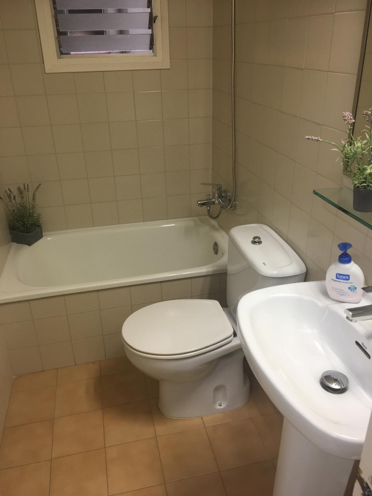 Imagen 14 Oficina Comercial en alquiler en Girona / Despatx de 112m2 al costat del Col.legi Mas Mitjà Imagen 14 Oficina Comercial en alquiler en Girona / Despatx de 112m2 al costat del Col.legi Mas Mitjà