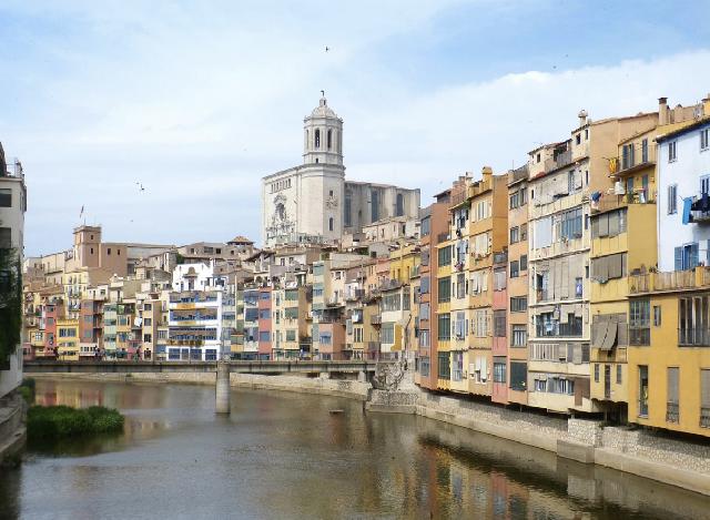 Imagen 1 Inmueble 298817 - Piso en venta en Salt / Piso Okupado de 77m2 al lado del Polideportivo de Salt