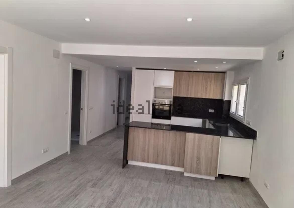Imagen 2 Piso en venta en Palamós / Pis reformat de 105 m² al centre de Palamós