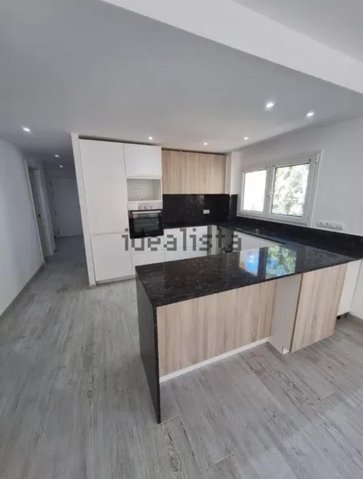 Imagen 1 Piso en venta en Palamós / Pis reformat de 105 m² al centre de Palamós