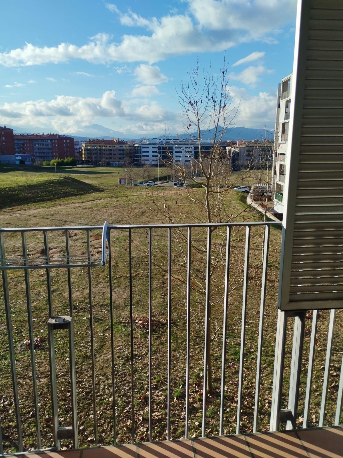 Imagen 3 Piso en venta en Girona / Pis seminou de 72 m² amb ascensor a la zona Els Químics 