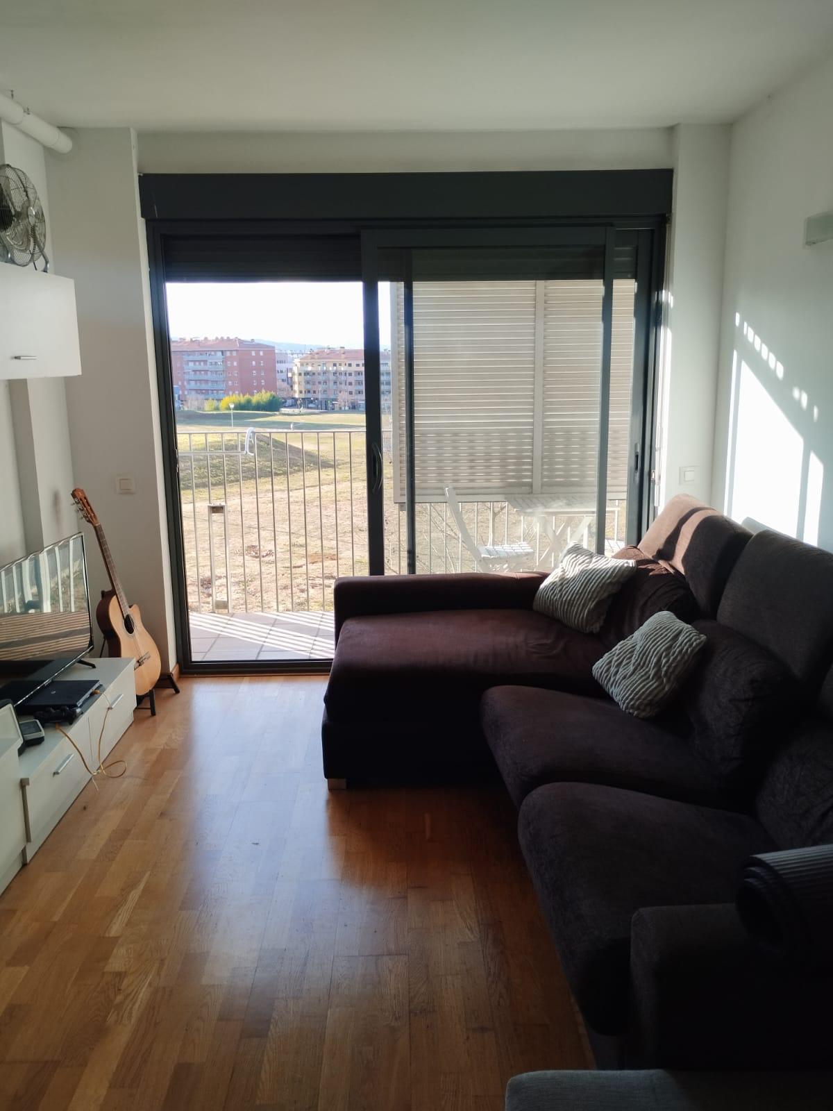 Imagen 2 Piso en venta en Girona / Pis seminou de 72 m² amb ascensor a la zona Els Químics 