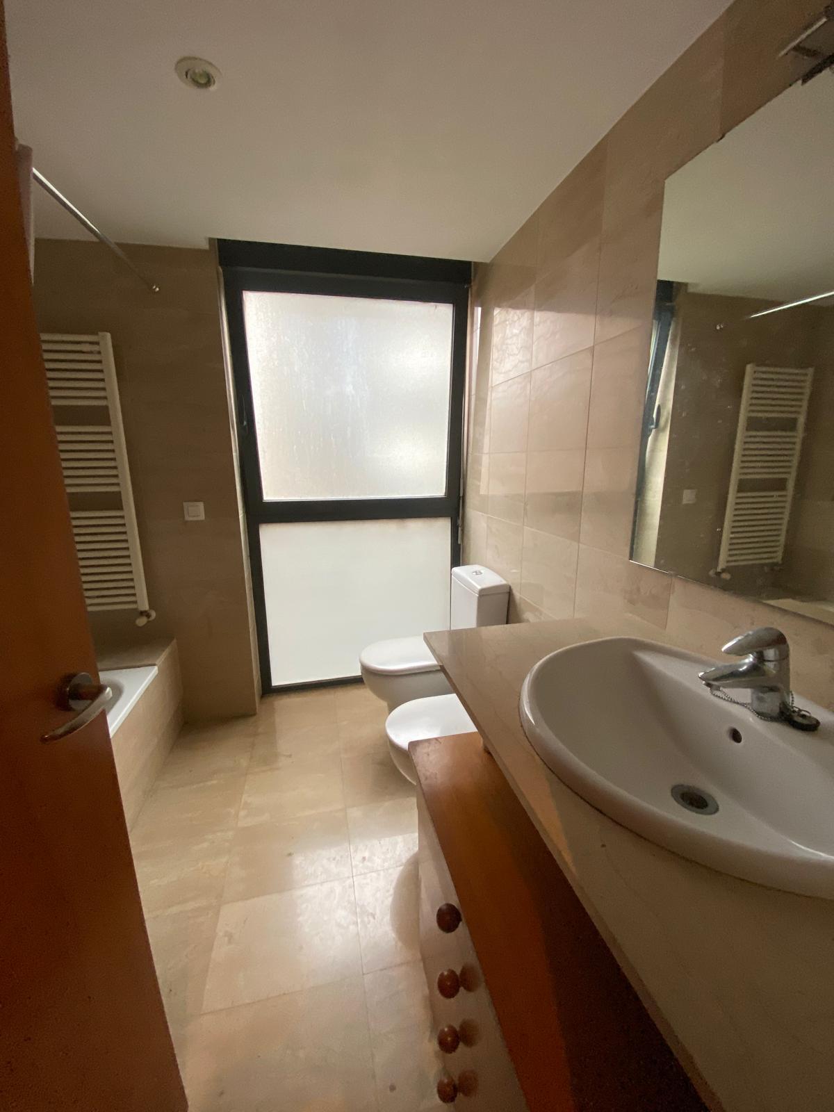 Imagen 10 Piso en venta en Girona / Pis seminou de 72 m² amb ascensor a la zona Els Químics 