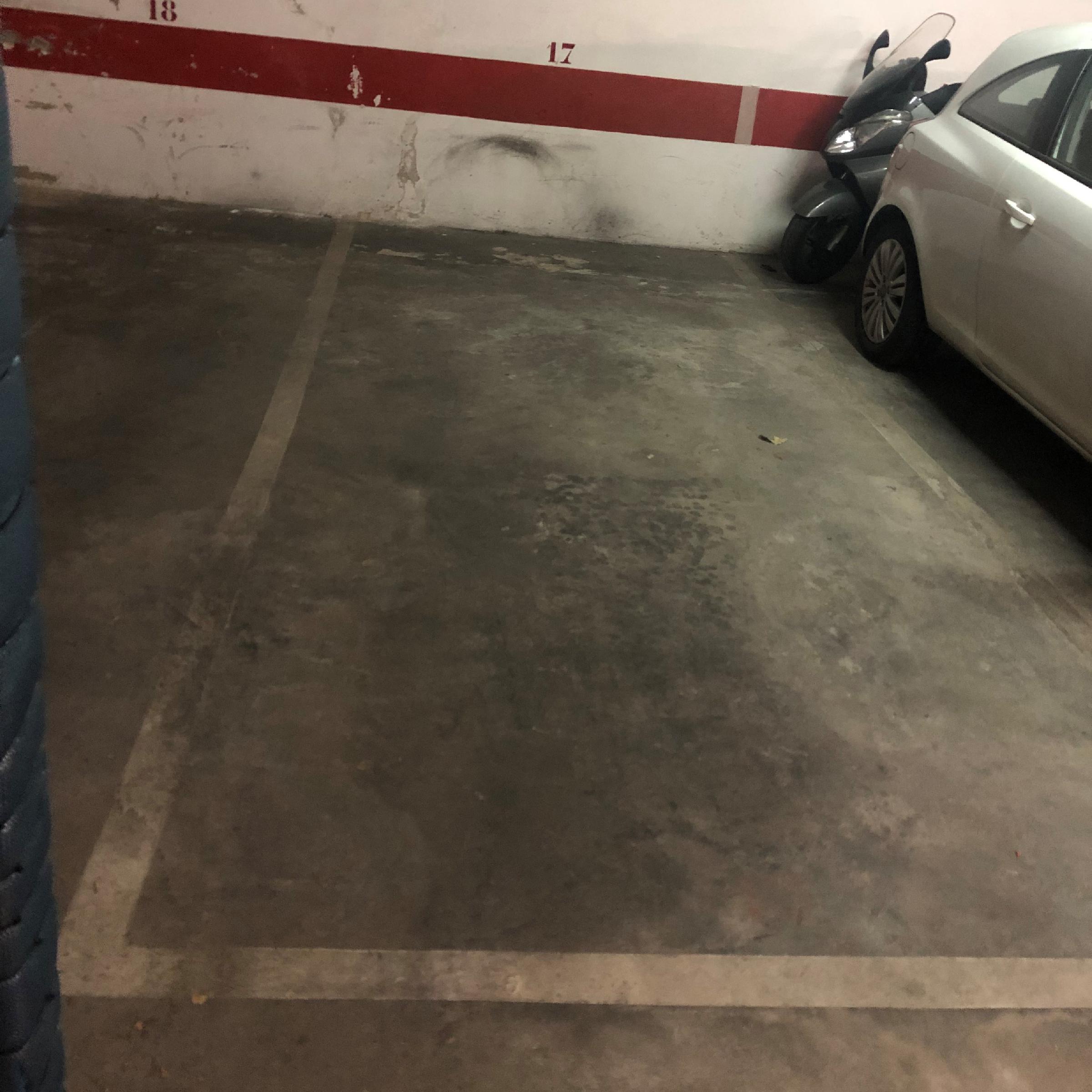 Imagen 1 Parking Coche en alquiler en Girona / Parking per a cotxe al costat de l´Institut N.Xifre