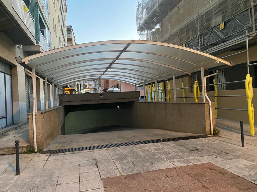 Imagen 3 Parking Coche en venta en Girona / Plaça de parking gran a Lluis Pericot