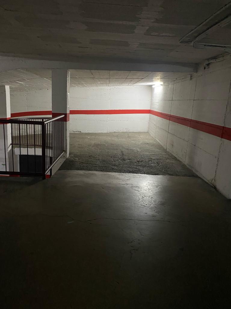 Imagen 5 Parking Coche en venta en Girona / Plaça de parking gran a Lluis Pericot