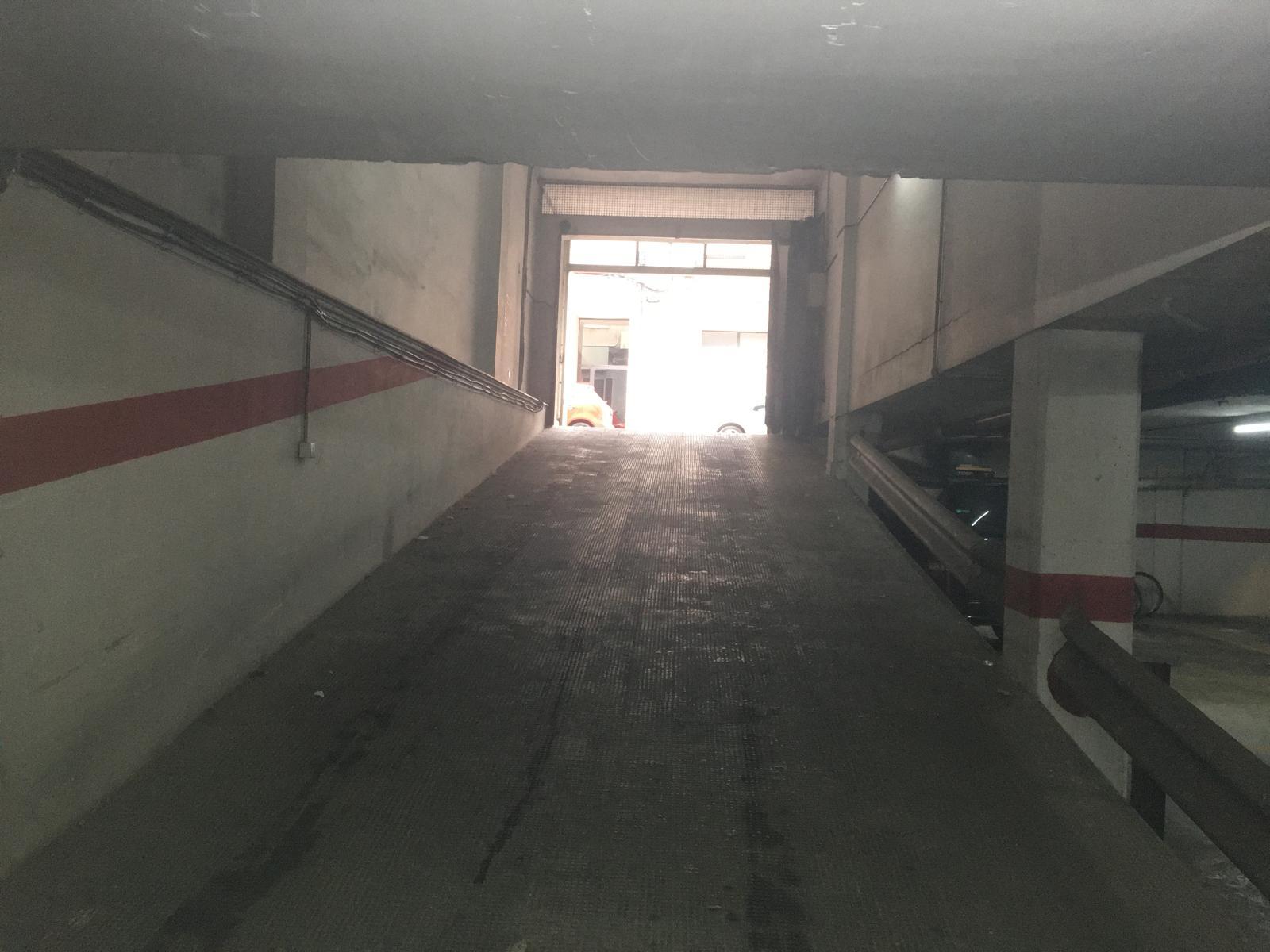 Imagen 3 Parking Coche en alquiler en Girona / Parking en lloguer al costat del Col.legi La Salle