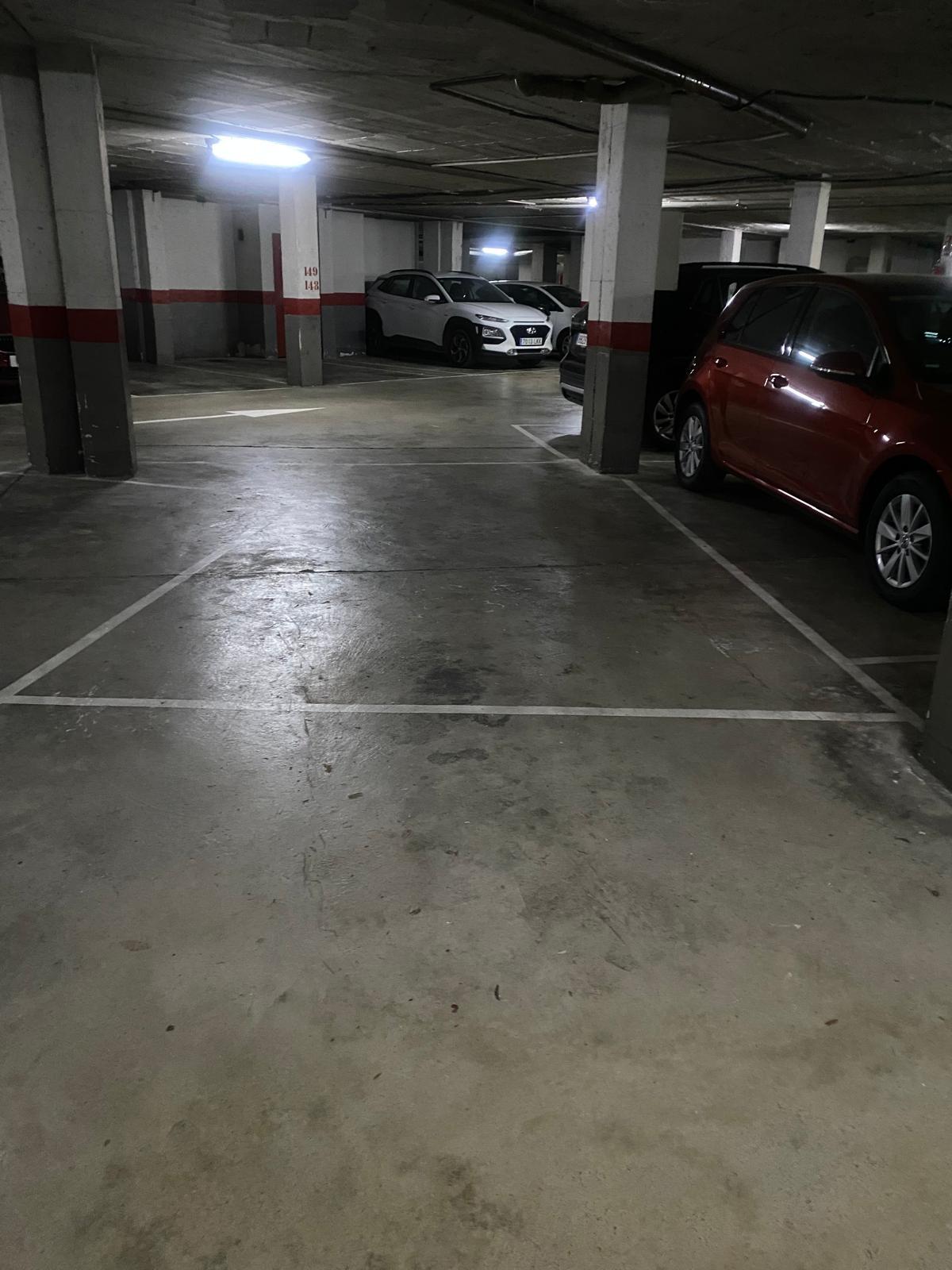 Imagen 4 Parking Coche en alquiler en Girona / Parking per a cotxe gran-mitjà a l´estaciò
