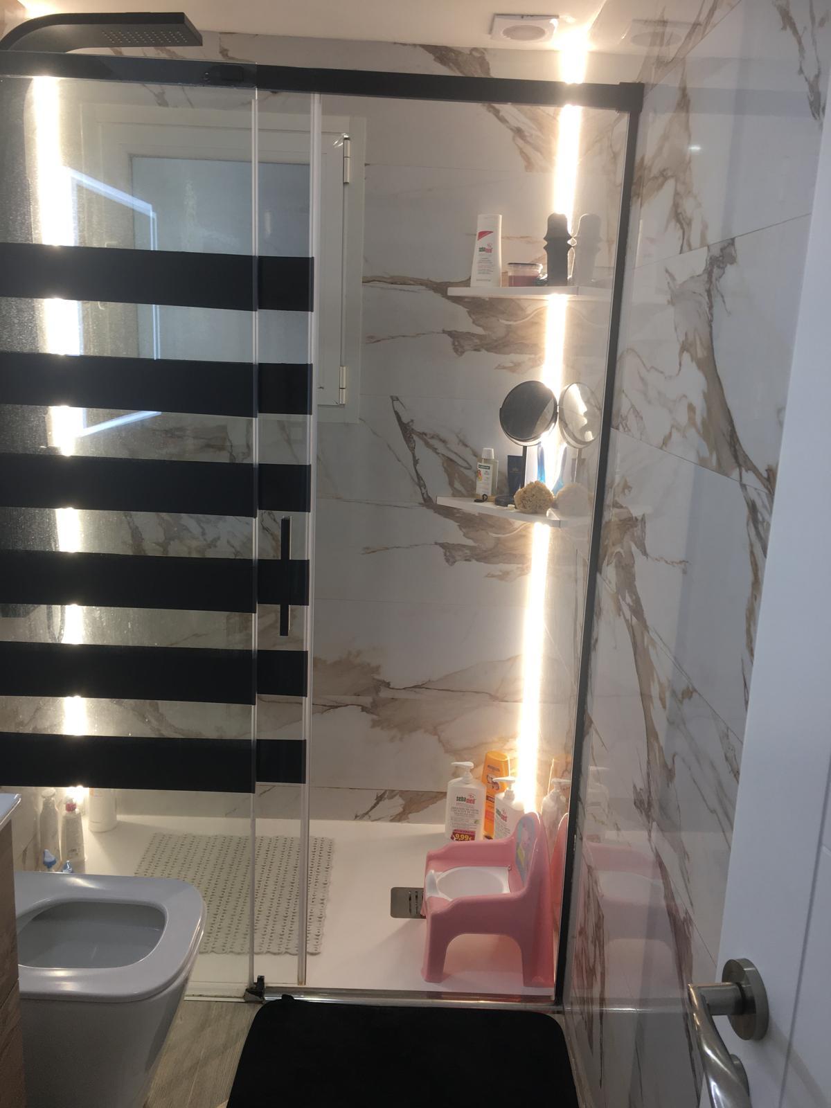 Imagen 17 Piso en venta en Salt / Fantàstic pis de 90m2 al costat de l´Eram de Salt