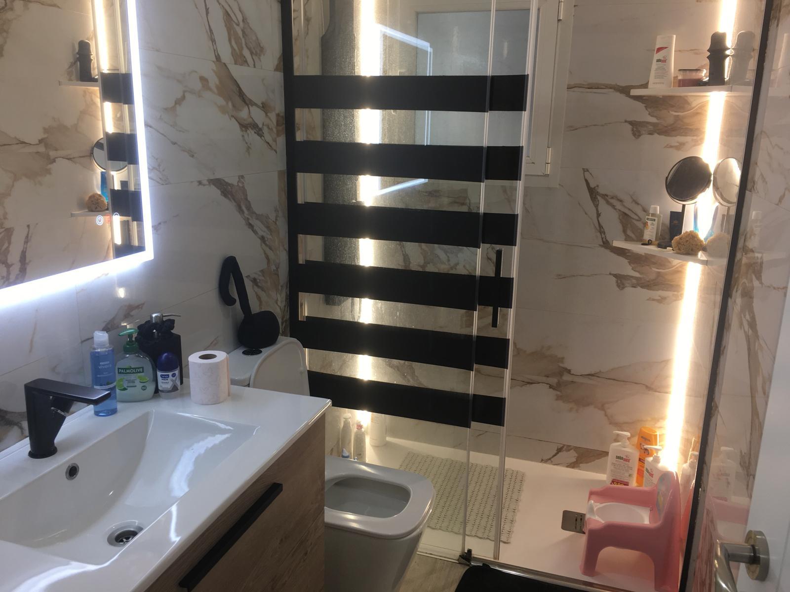 Imagen 15 Piso en venta en Salt / Fantàstic pis de 90m2 al costat de l´Eram de Salt